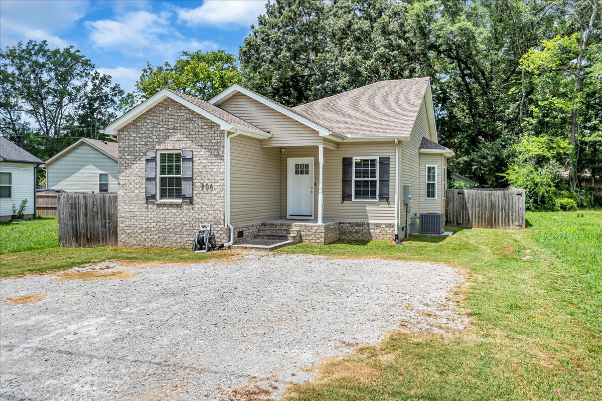 Homes for sale in Tullahoma, TN | 306 Weaver St, Tullahoma, TN 37388 | MLS# 2963642
