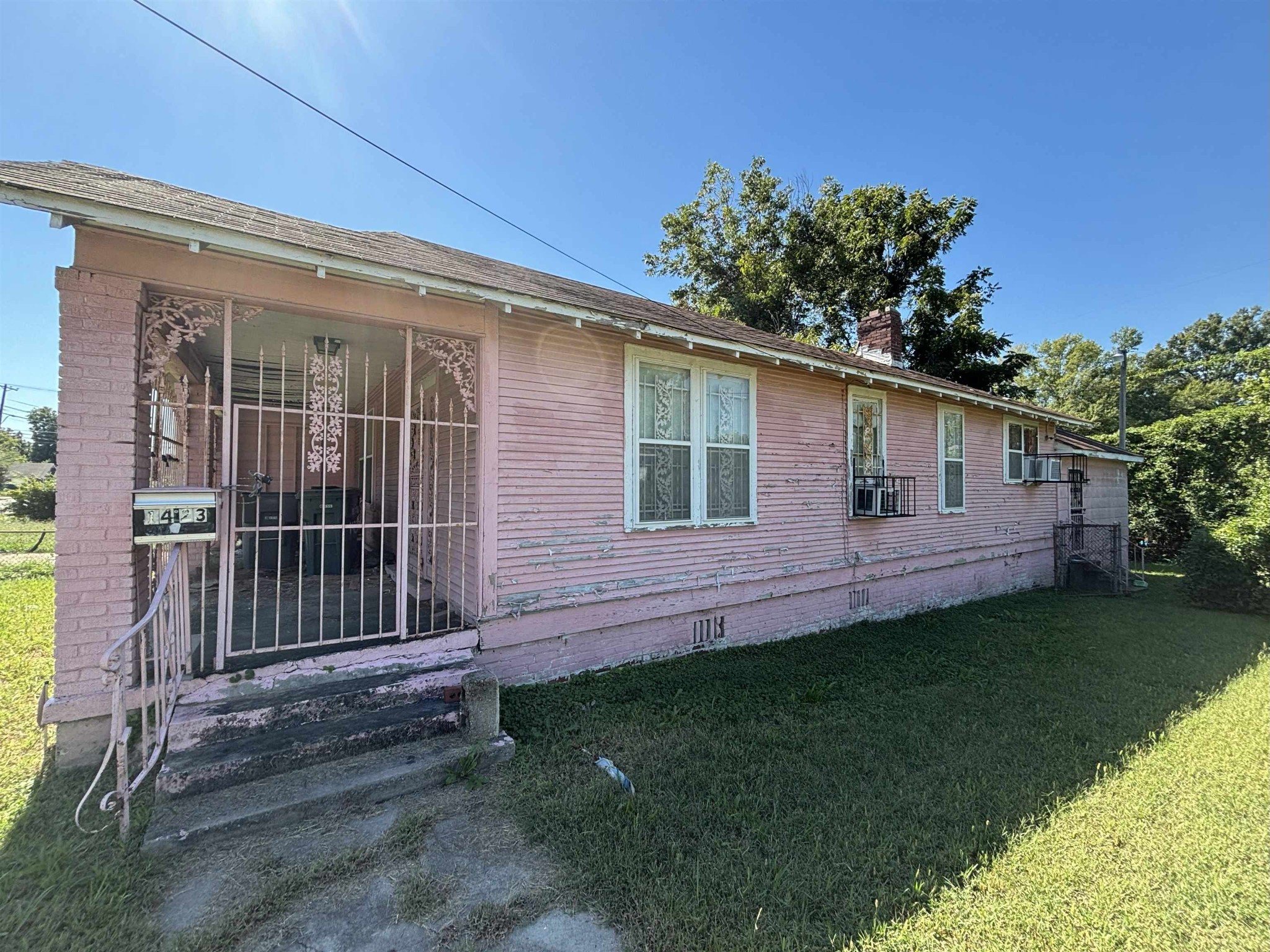 Homes for sale in Memphis, TN | 1423 S Willett St, Memphis, TN 38106 | MLS# 3057175