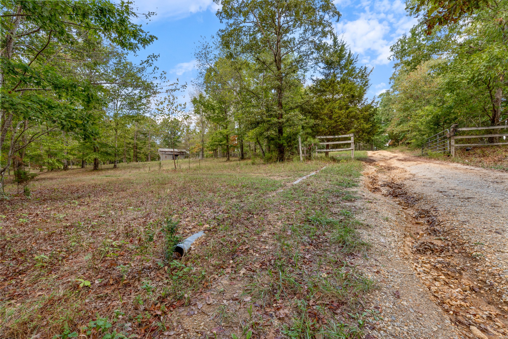 Homes for sale in Mc Ewen, TN | 5500 Old Nashville Hwy, Mc Ewen, TN 37101 | MLS# 3030406