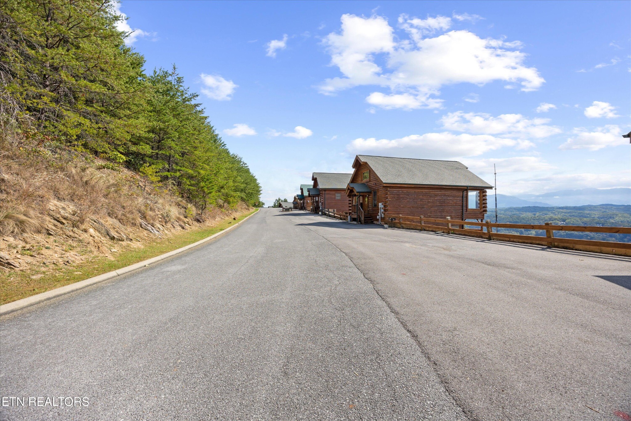 Homes for sale in Sevierville, TN | 2820 Mountain Glory Tr, Sevierville, TN 37876 | MLS# 3116395