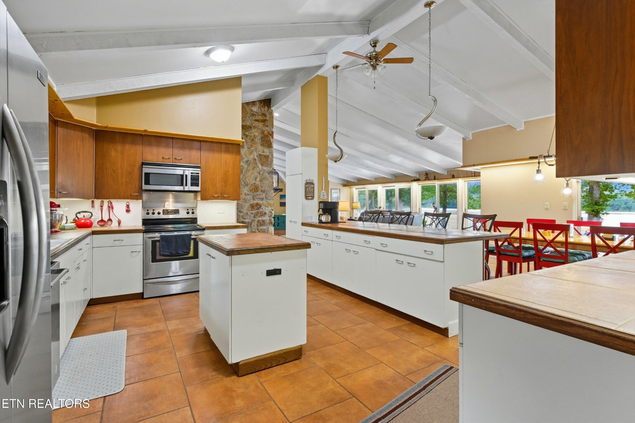 Homes for sale in Oneida, TN | 605 S Lake Dr, Oneida, TN 37841 | MLS# 3058601