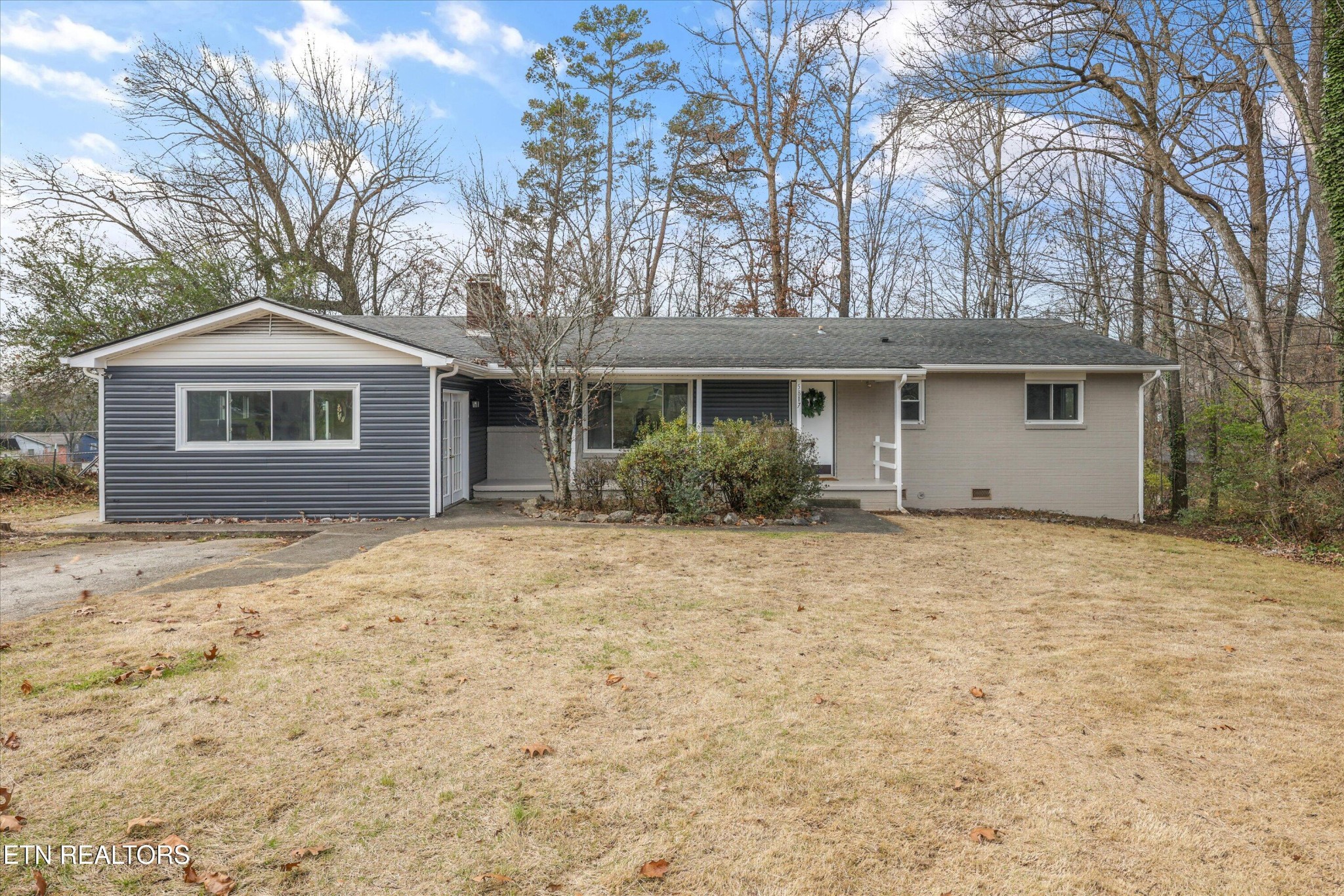 Homes for sale in Knoxville, TN | 5817 Stoneleigh Rd, Knoxville, TN 37912 | MLS# 3137559