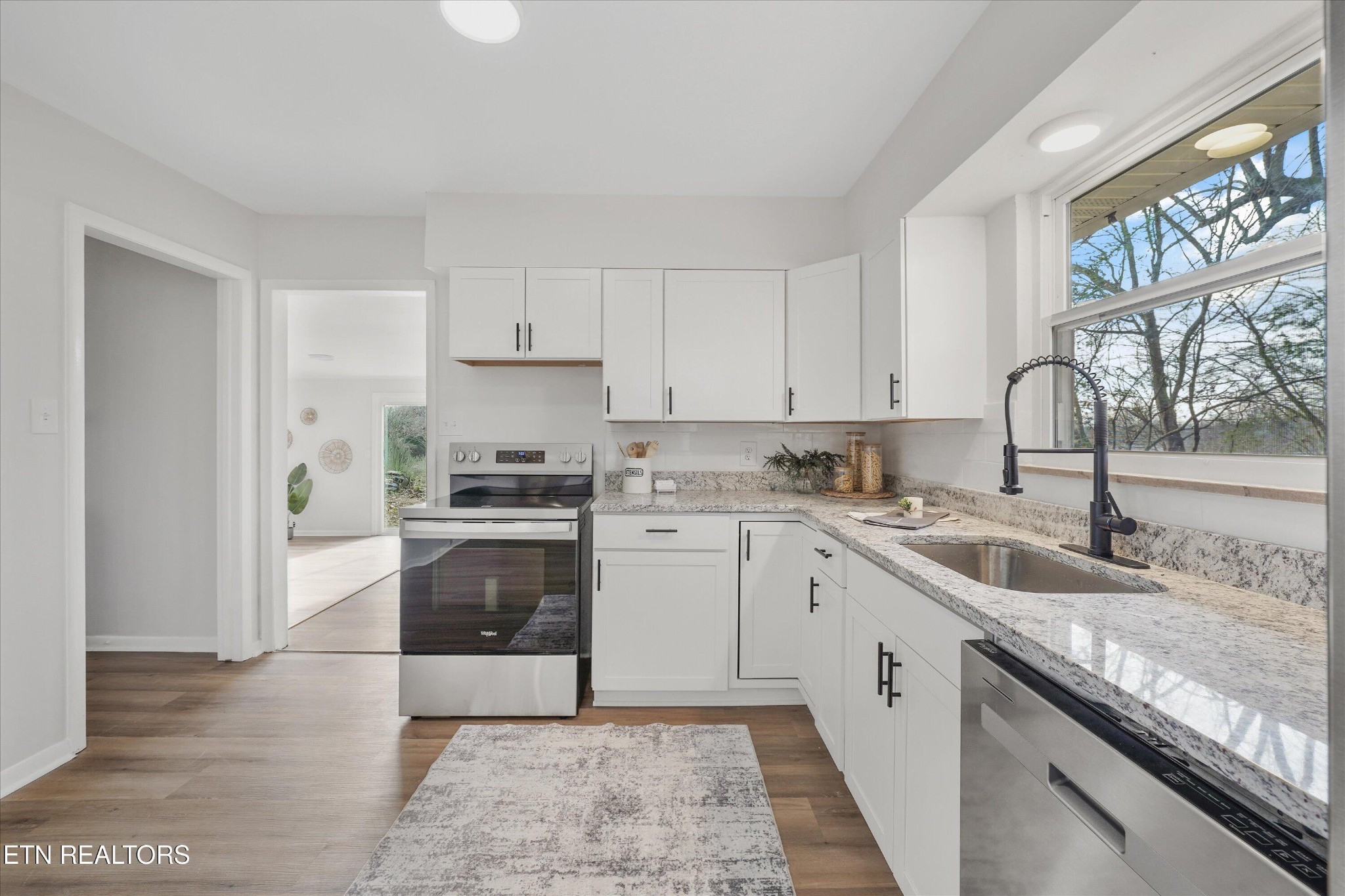 Homes for sale in Knoxville, TN | 5817 Stoneleigh Rd, Knoxville, TN 37912 | MLS# 3137559