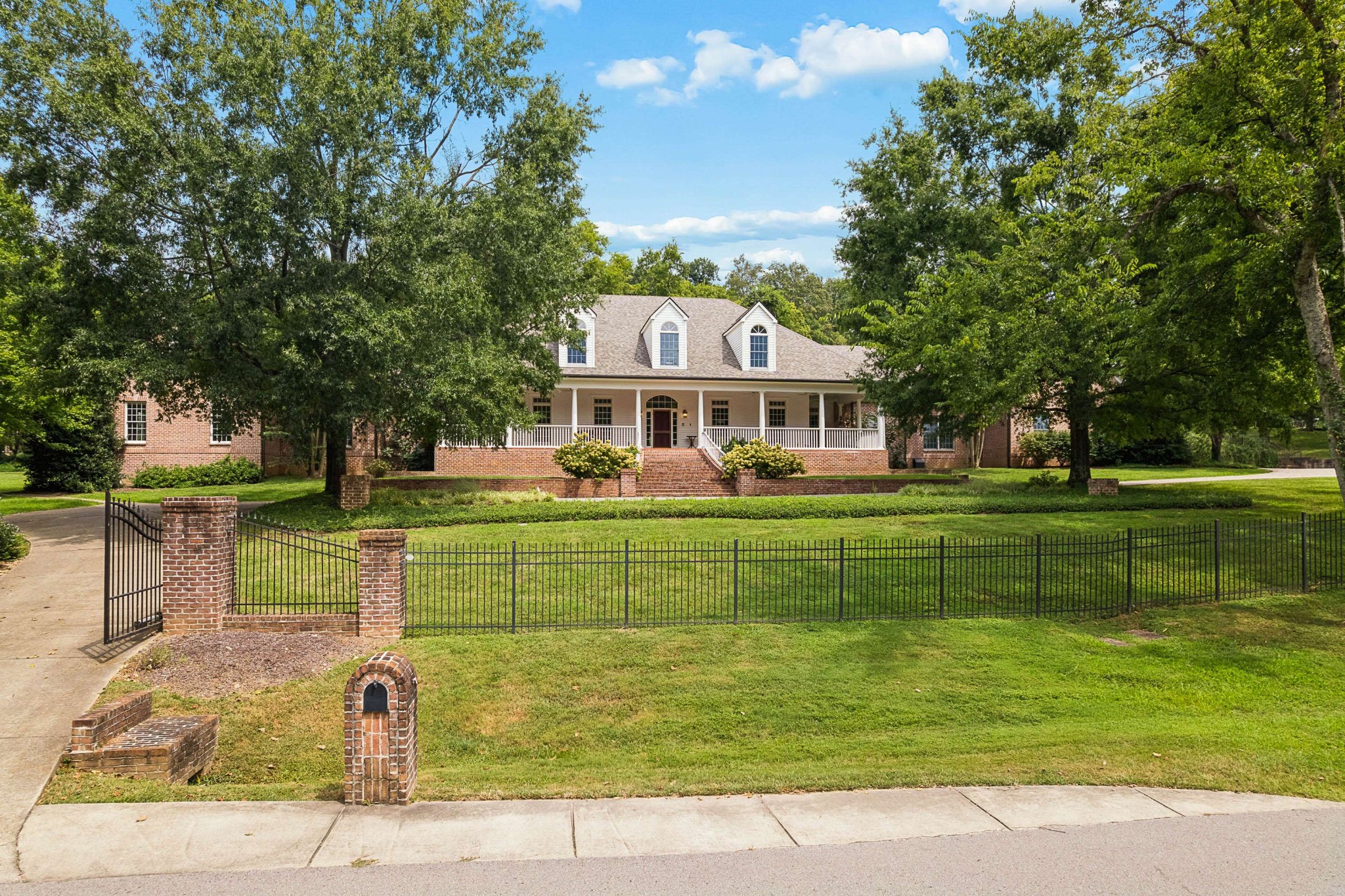 2nd image of 1228 Mary Helen Dr, Nashville, TN 37220 | MLS# 3112670