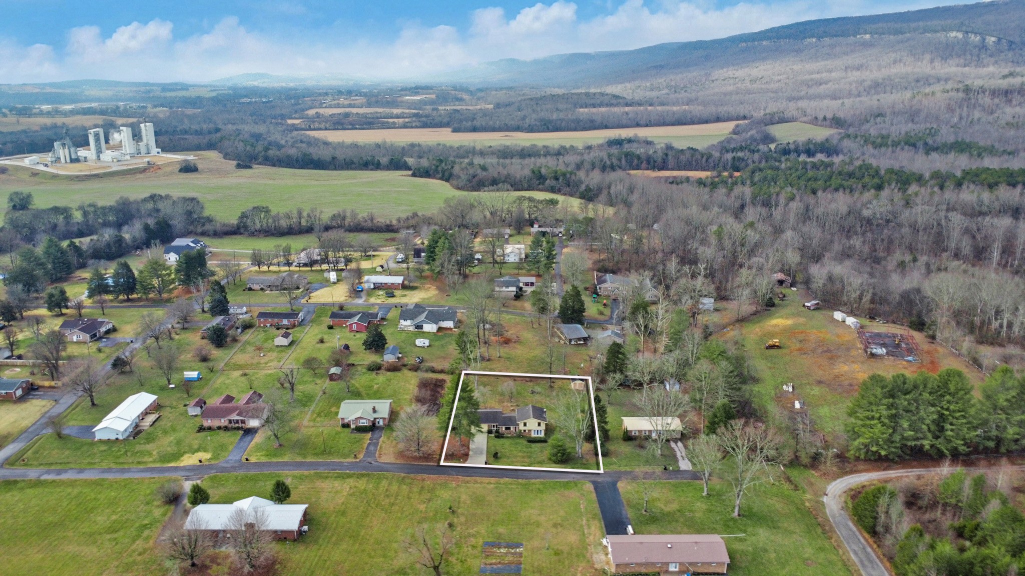 Homes for sale in Pikeville, TN | 1209 Sequatchie Rd, Pikeville, TN 37367 | MLS# 3118882