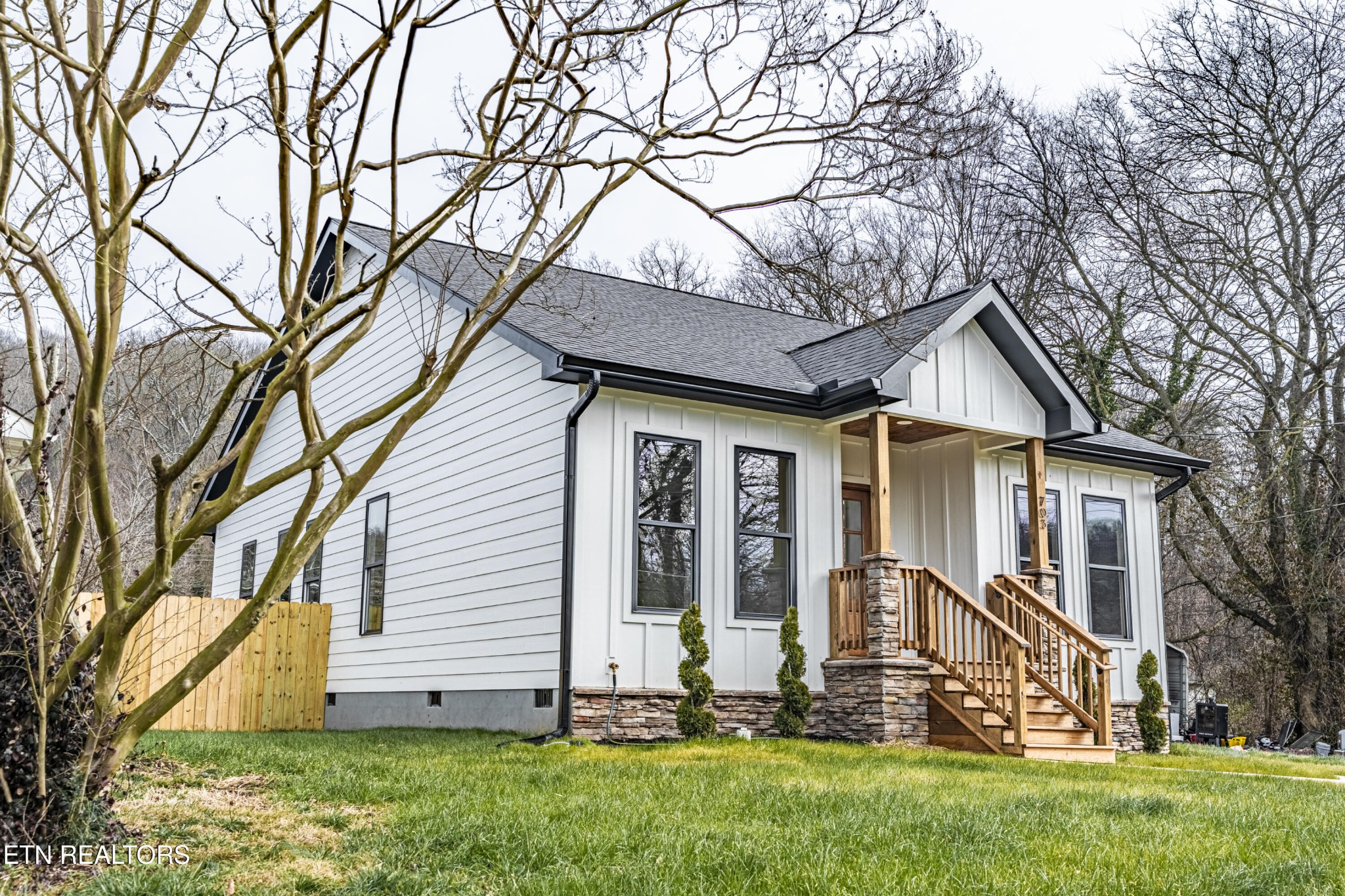 Homes for sale in Knoxville, TN | 703 Sw Redwine St, Knoxville, TN 37920 | MLS# 3118414