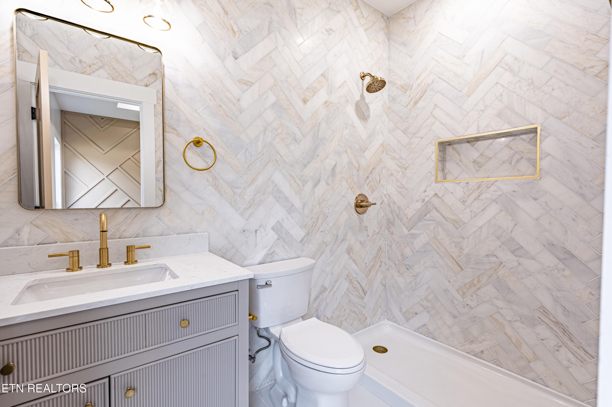 Homes for sale in Knoxville, TN | 703 Sw Redwine St, Knoxville, TN 37920 | MLS# 3118414