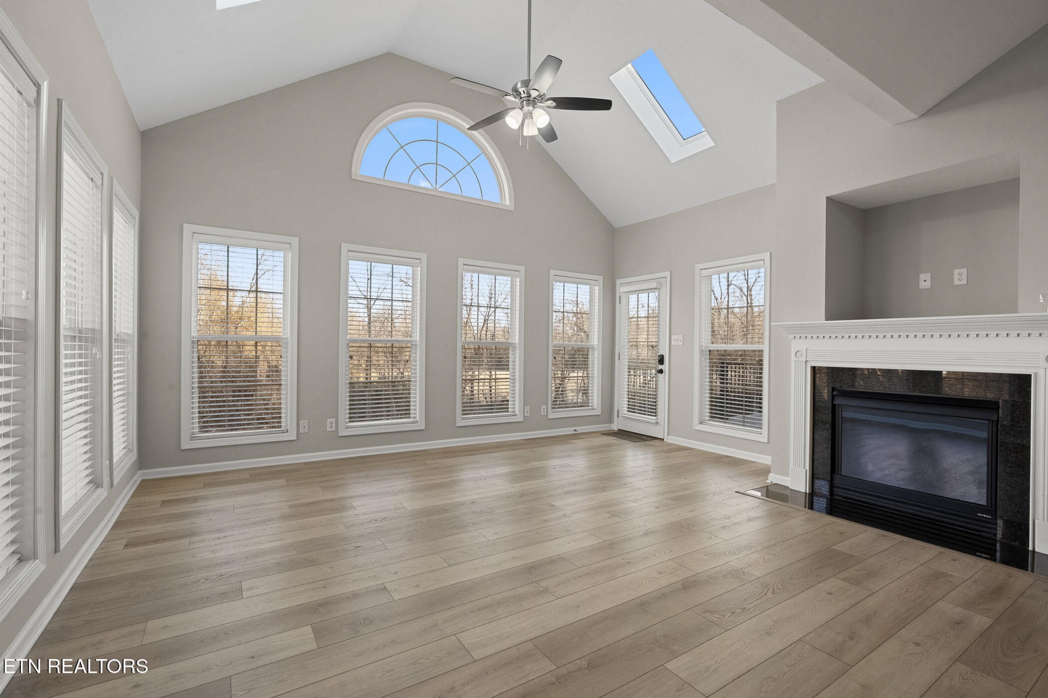 Homes for sale in Knoxville, TN | 4651 Oak Meadow Way, Knoxville, TN 37918 | MLS# 3132124