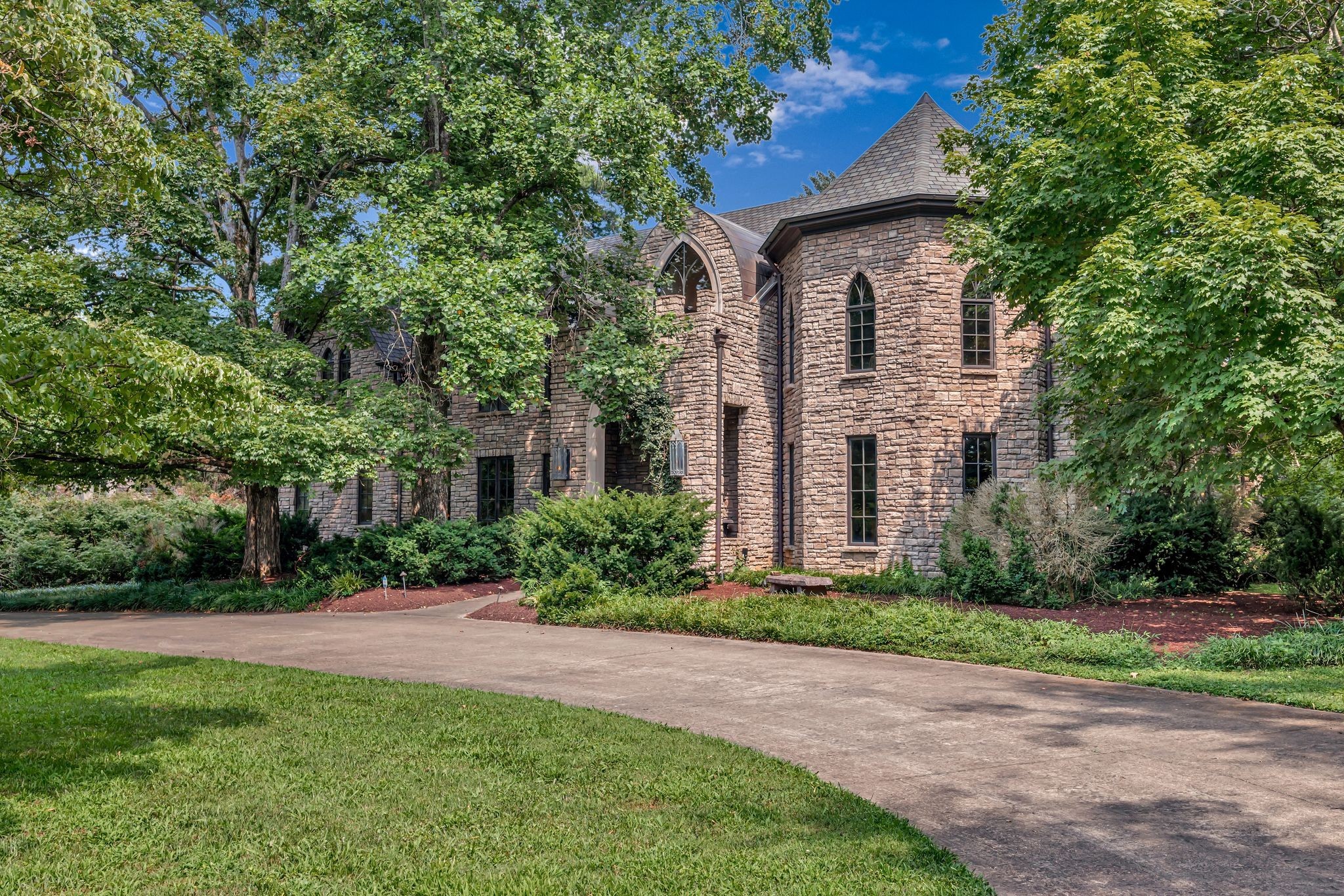 Homes for sale in Nashville, TN | 1108 Belle Meade Blvd, Nashville, TN 37205 | MLS# 3135020