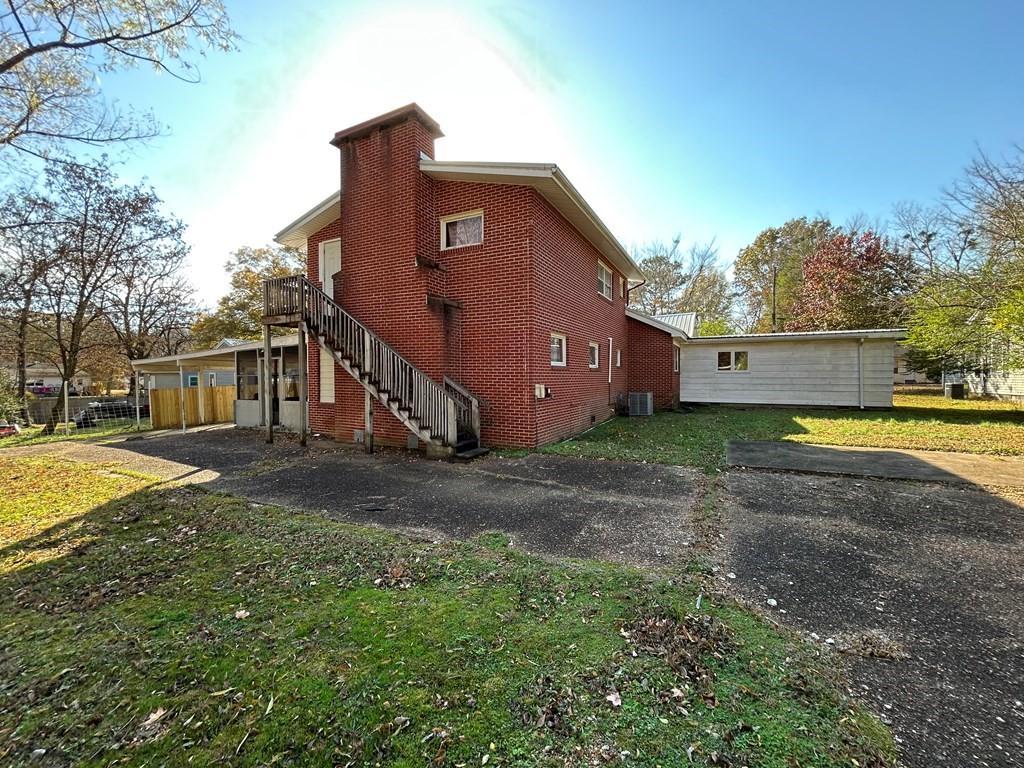 Homes for sale in Paris, TN | 1004 Curtis St, Paris, TN 38242 | MLS# 3136407