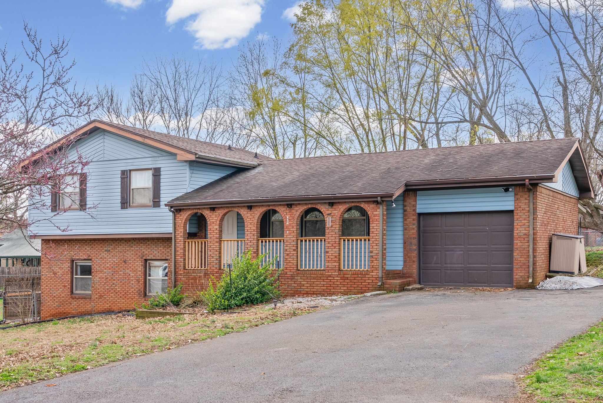 Homes for sale in Hopkinsville, KY | 303 Bradley Ct, Hopkinsville, KY 42240 | MLS# 3155126