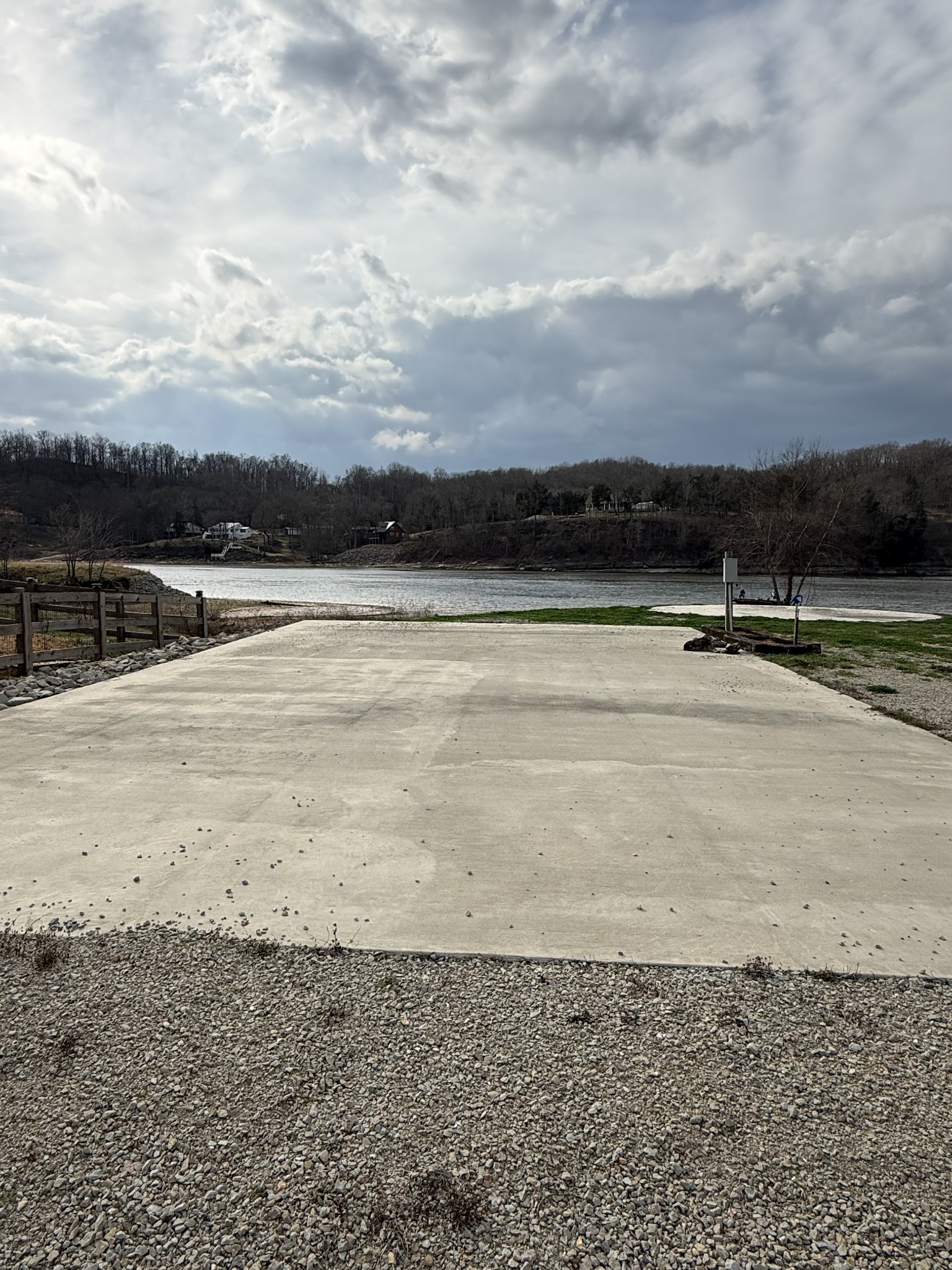 Homes for sale in Clifton, TN | 2133 Hardin Bottom River Rd, Clifton, TN 38425 | MLS# 3153088