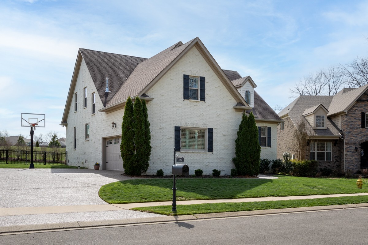 Homes for sale in Hendersonville, TN | 105 Carly Close W, Hendersonville, TN 37075 | MLS# 3154770