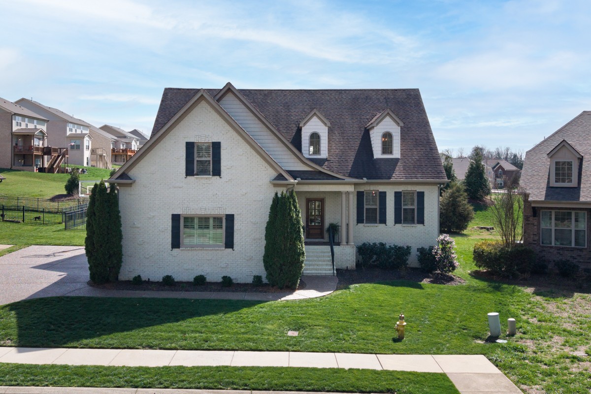 Homes for sale in Hendersonville, TN | 105 Carly Close W, Hendersonville, TN 37075 | MLS# 3154770