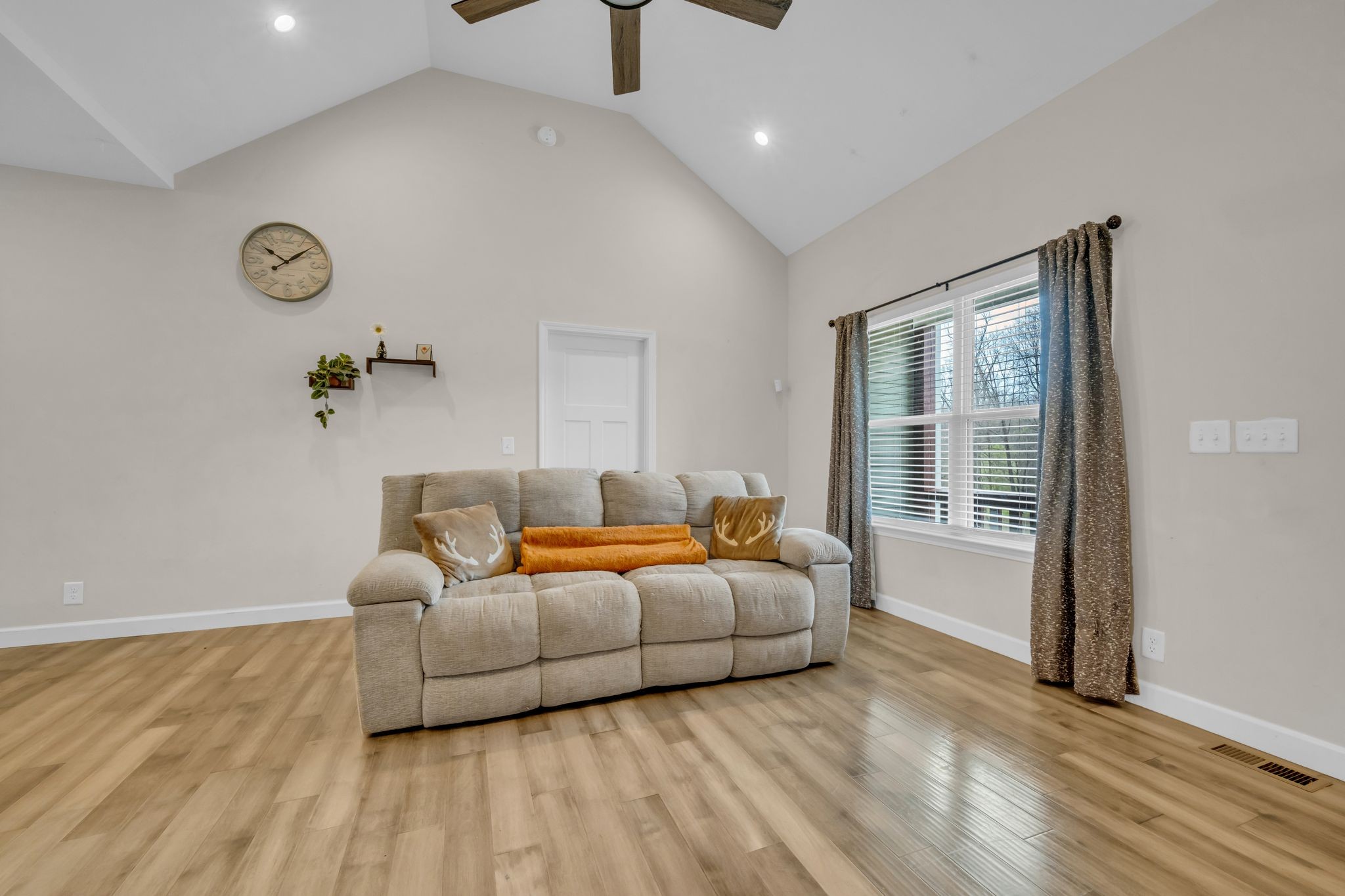 Homes for sale in Mc Ewen, TN | 2534 N Hurricane Creek Rd, Mc Ewen, TN 37101 | MLS# 3149738