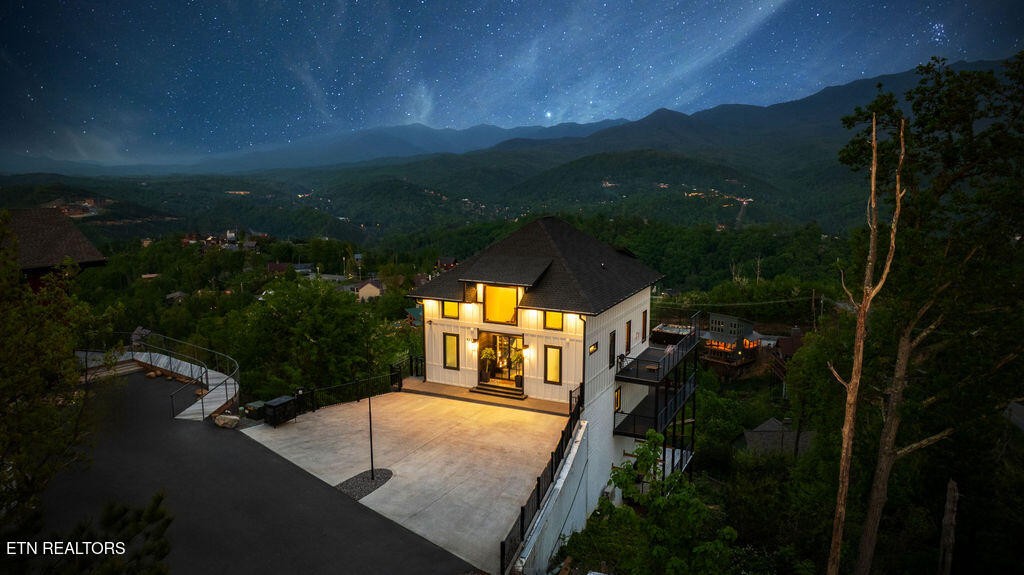 Homes for sale in Gatlinburg, TN | 922 Piney Butt Way, Gatlinburg, TN 37738 | MLS# 3152865