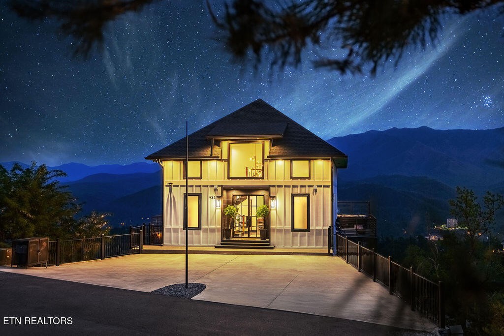 Homes for sale in Gatlinburg, TN | 922 Piney Butt Way, Gatlinburg, TN 37738 | MLS# 3152865