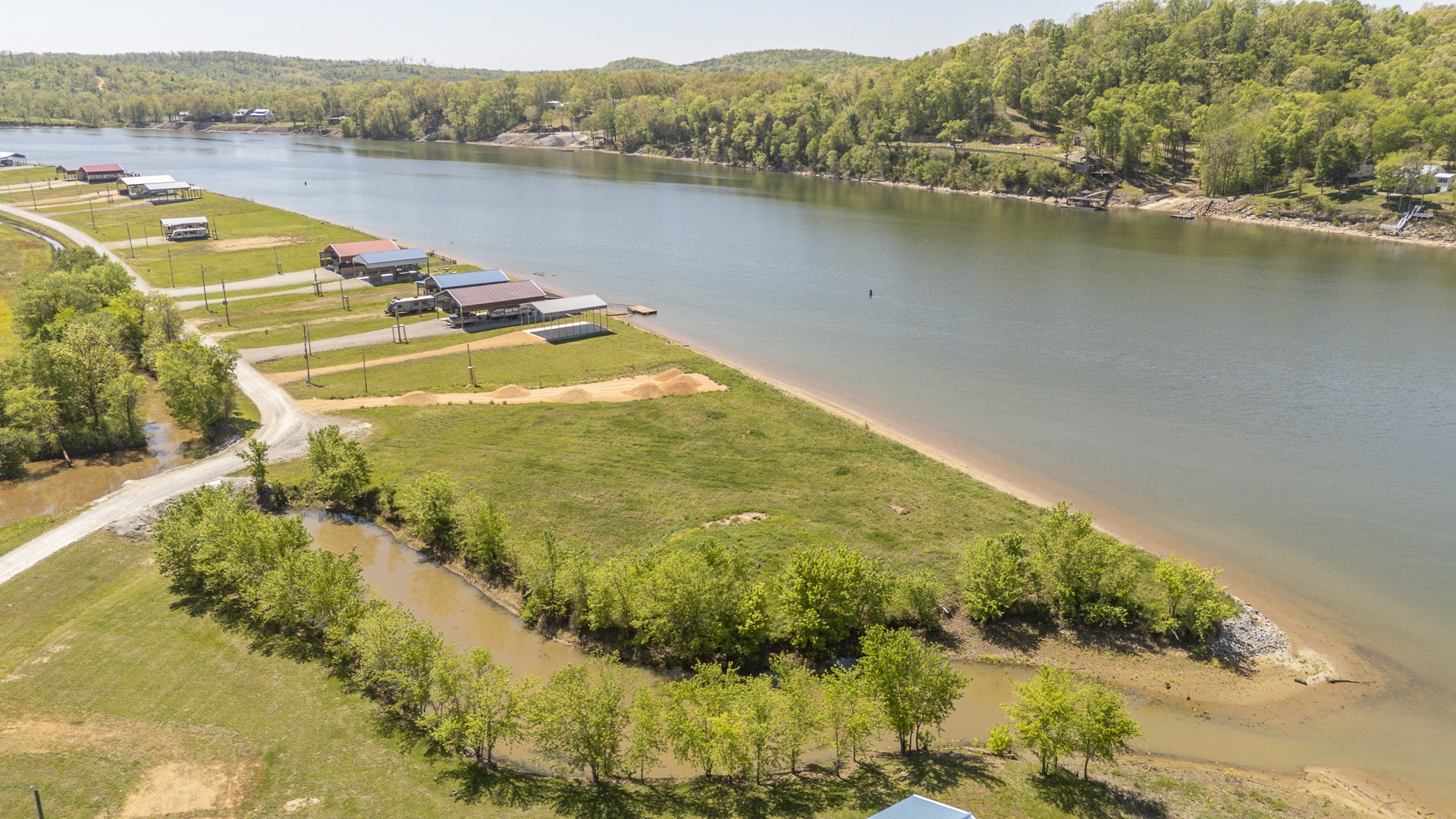Homes for sale in Clifton, TN | 2027 Hardin Bottom River Rd, Clifton, TN 38425 | MLS# 3168528