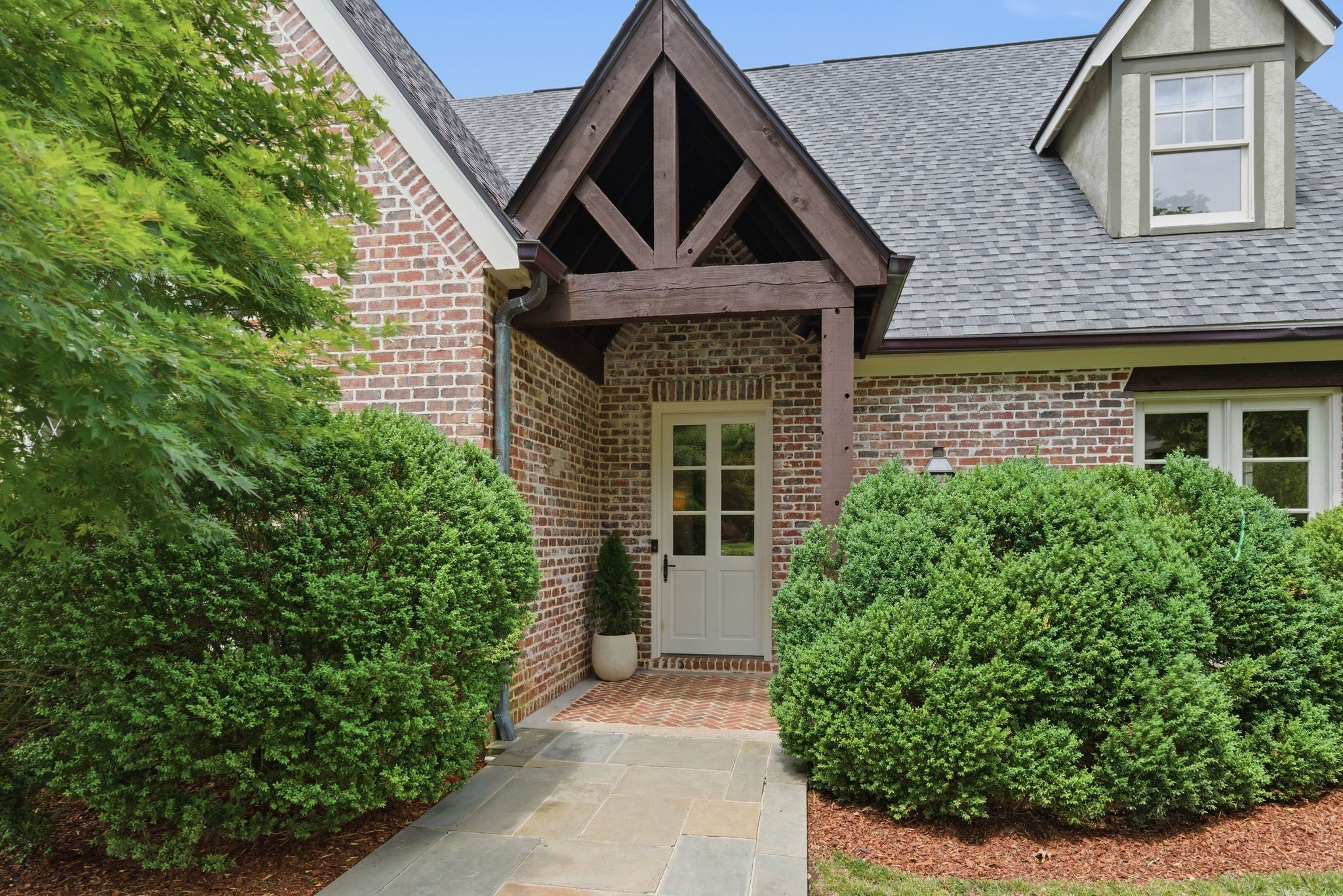 Homes for sale in Nashville, TN | 617 Westover Dr, Nashville, TN 37205 | MLS# 3225621