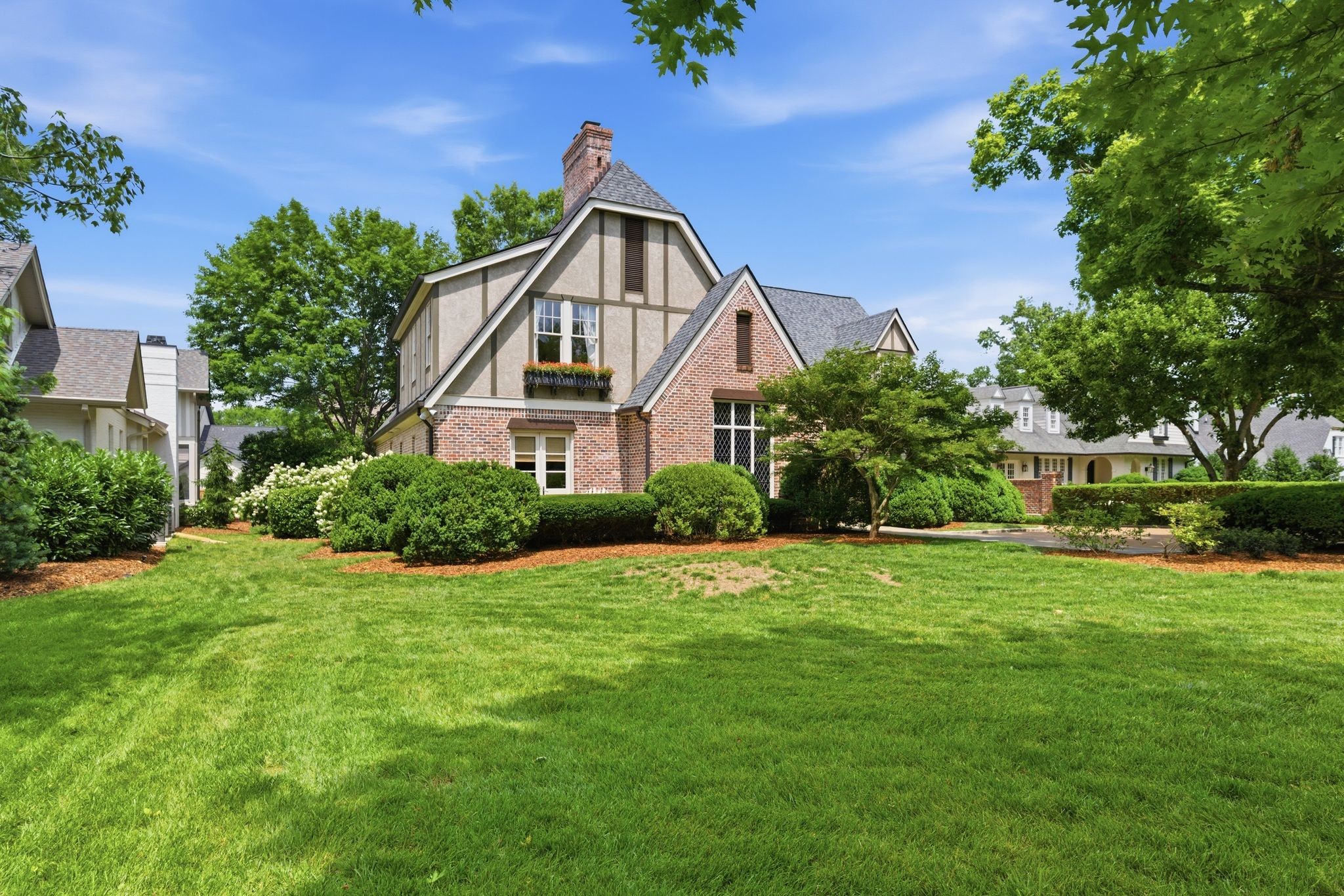 Homes for sale in Nashville, TN | 617 Westover Dr, Nashville, TN 37205 | MLS# 3225621