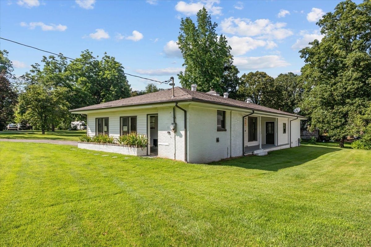 Homes for sale in New Johnsonville, TN | 215 Sunset Dr, New Johnsonville, TN 37134 | MLS# 3226557