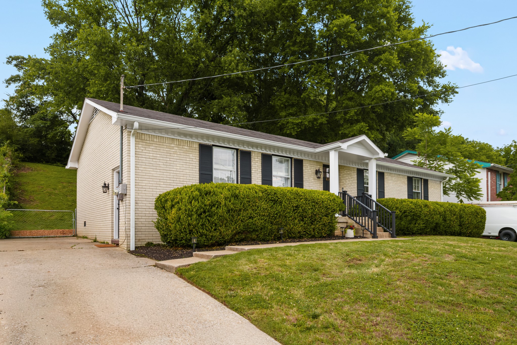 Homes for sale in Nashville, TN | 654 Huntington Pkwy, Nashville, TN 37211 | MLS# 3229133