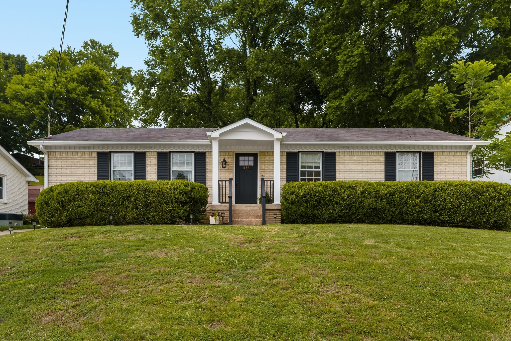 Homes for sale in Nashville, TN | 654 Huntington Pkwy, Nashville, TN 37211 | MLS# 3229133