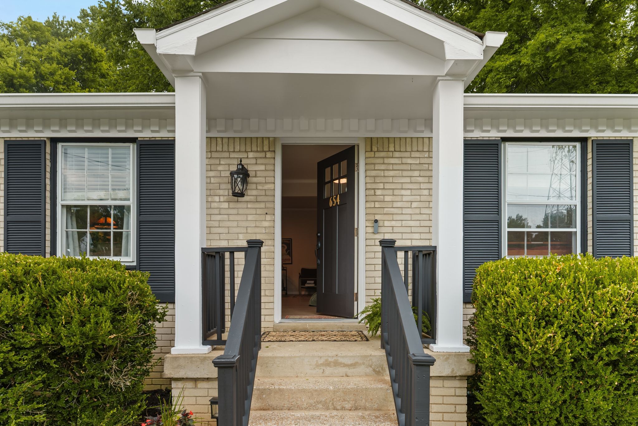 Homes for sale in Nashville, TN | 654 Huntington Pkwy, Nashville, TN 37211 | MLS# 3229133