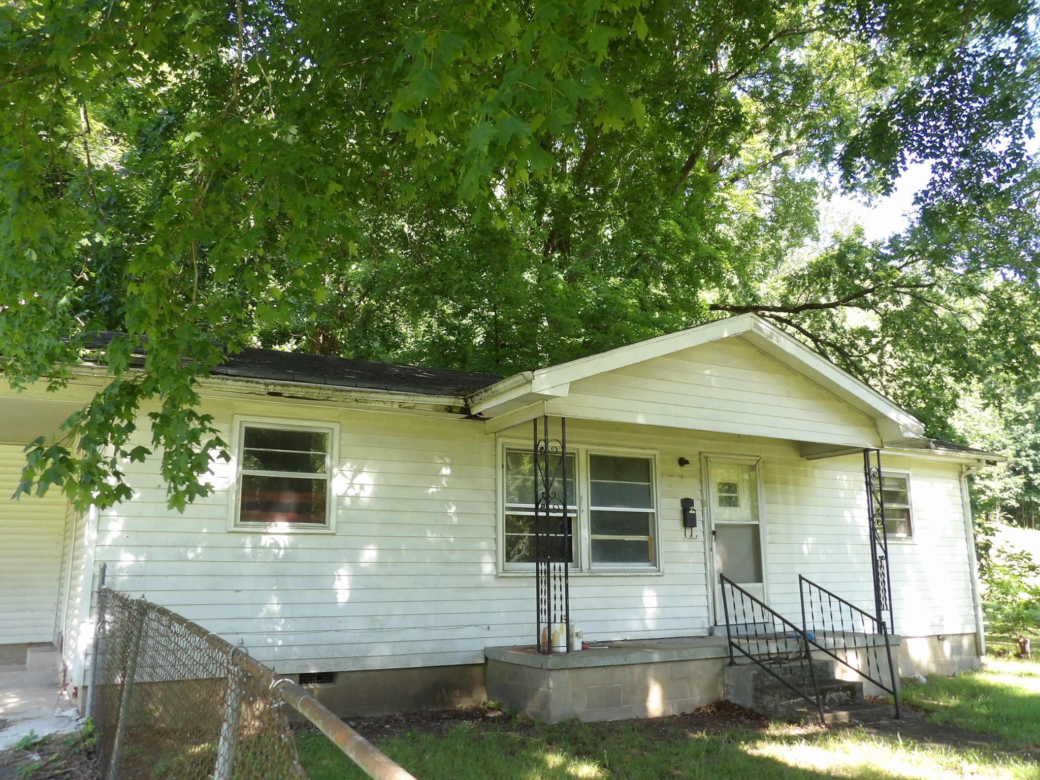 Homes for sale in Waverly, TN | 241 Lomax Ave, Waverly, TN 37185 | MLS# 3229146