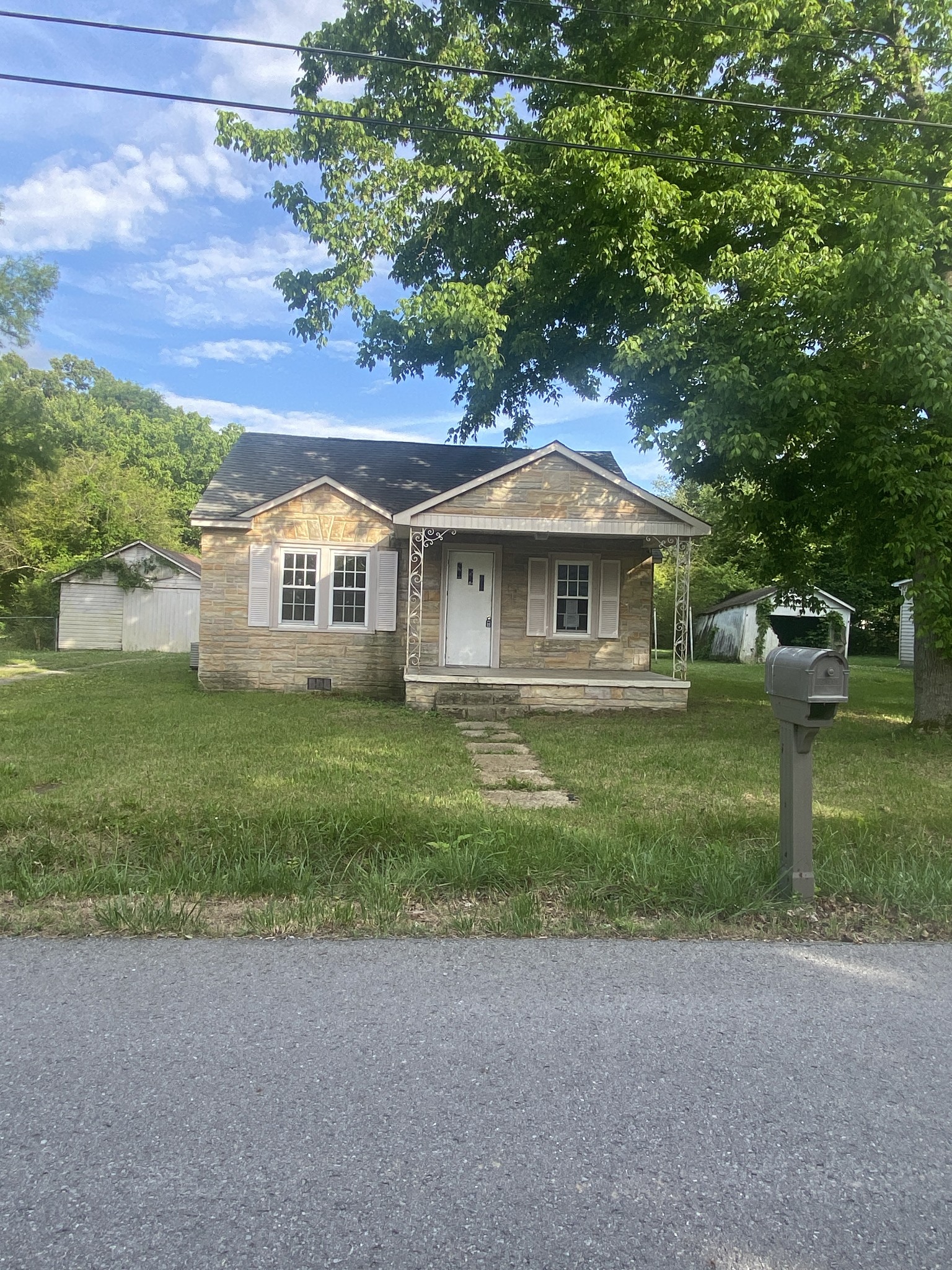 Homes for sale in Tullahoma, TN | 504 General St E, Tullahoma, TN 37388 | MLS# 3243362