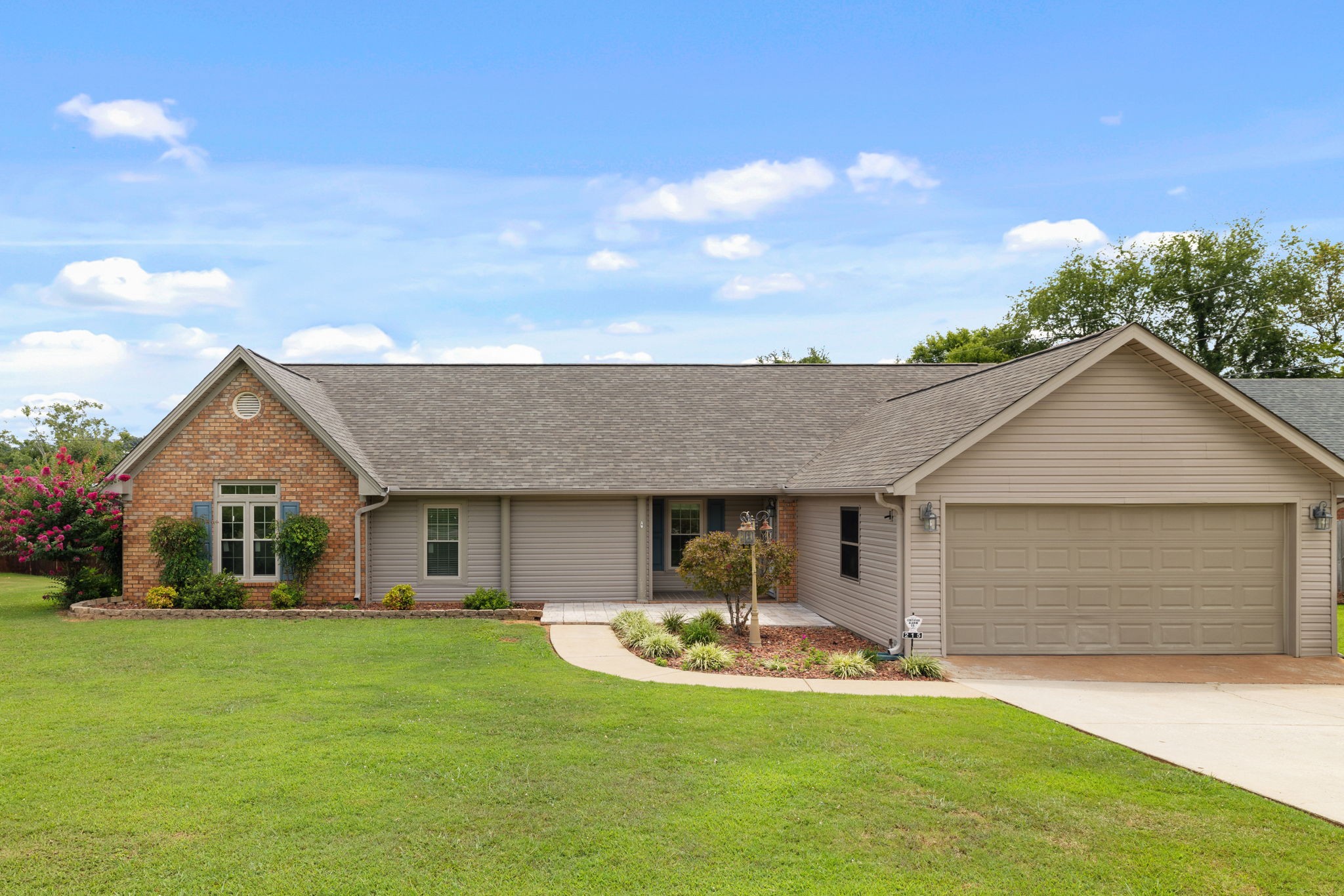 1st image of 215 Oakview Cir, Killen, AL 35645 | MLS# 3256233