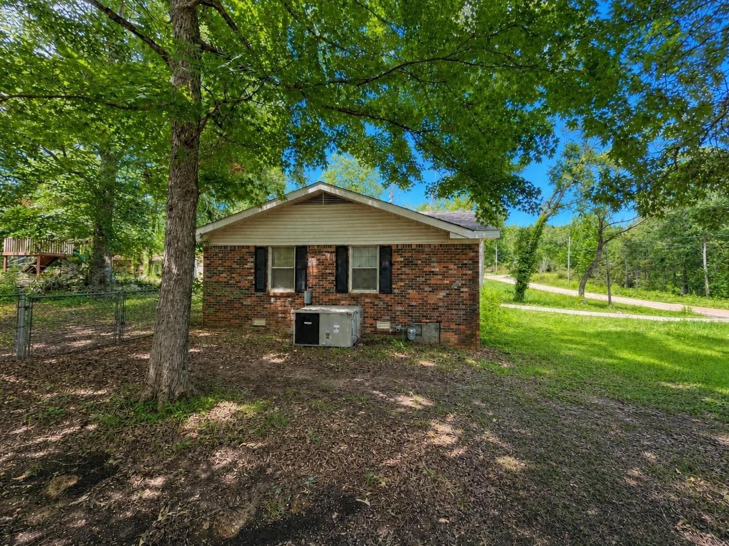 Homes for sale in Savannah, TN | 655 E End Dr, Savannah, TN 38372 | MLS# 3269675