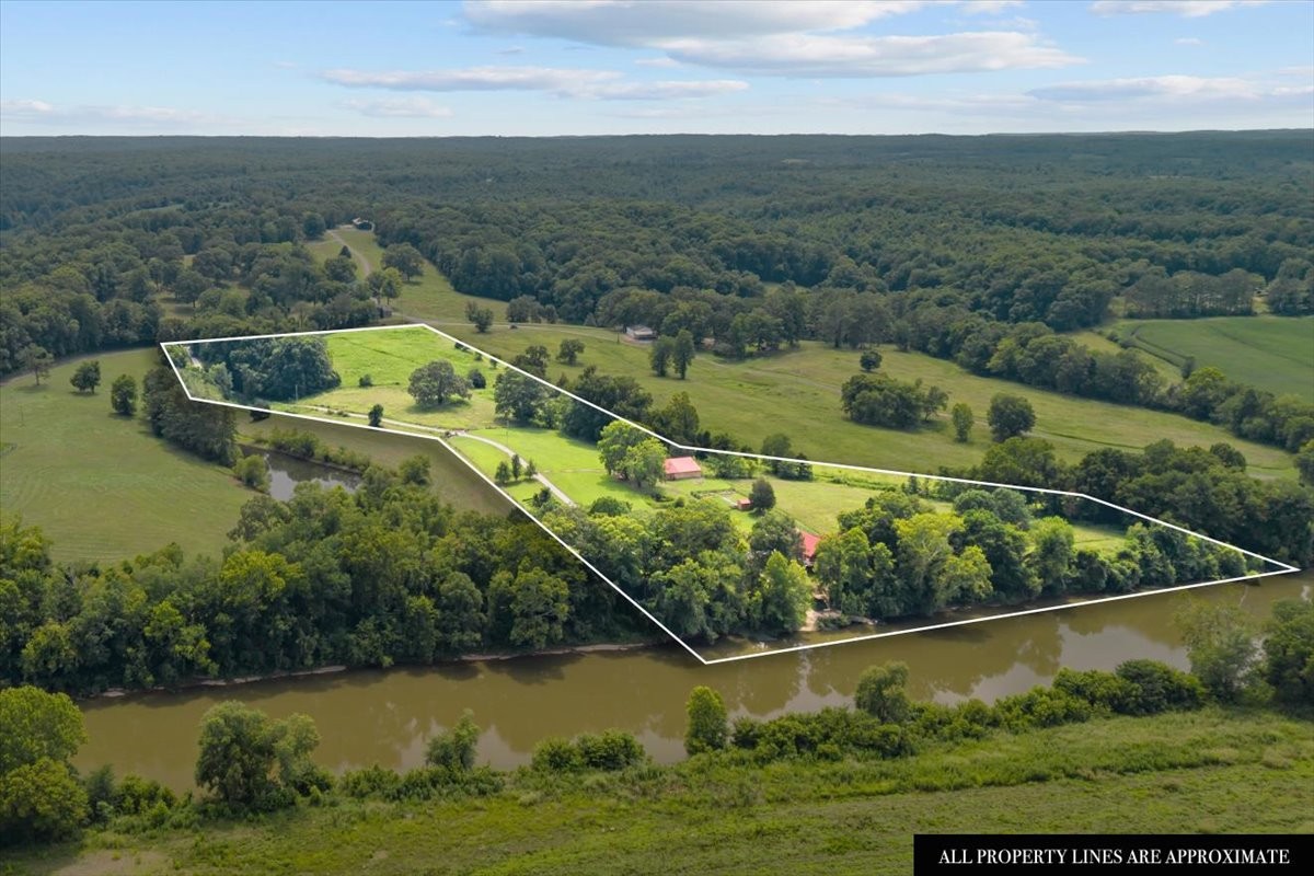 Homes for sale in Hurricane Mills, TN | 4060 Dyer Rd, Hurricane Mills, TN 37078 | MLS# 3280885
