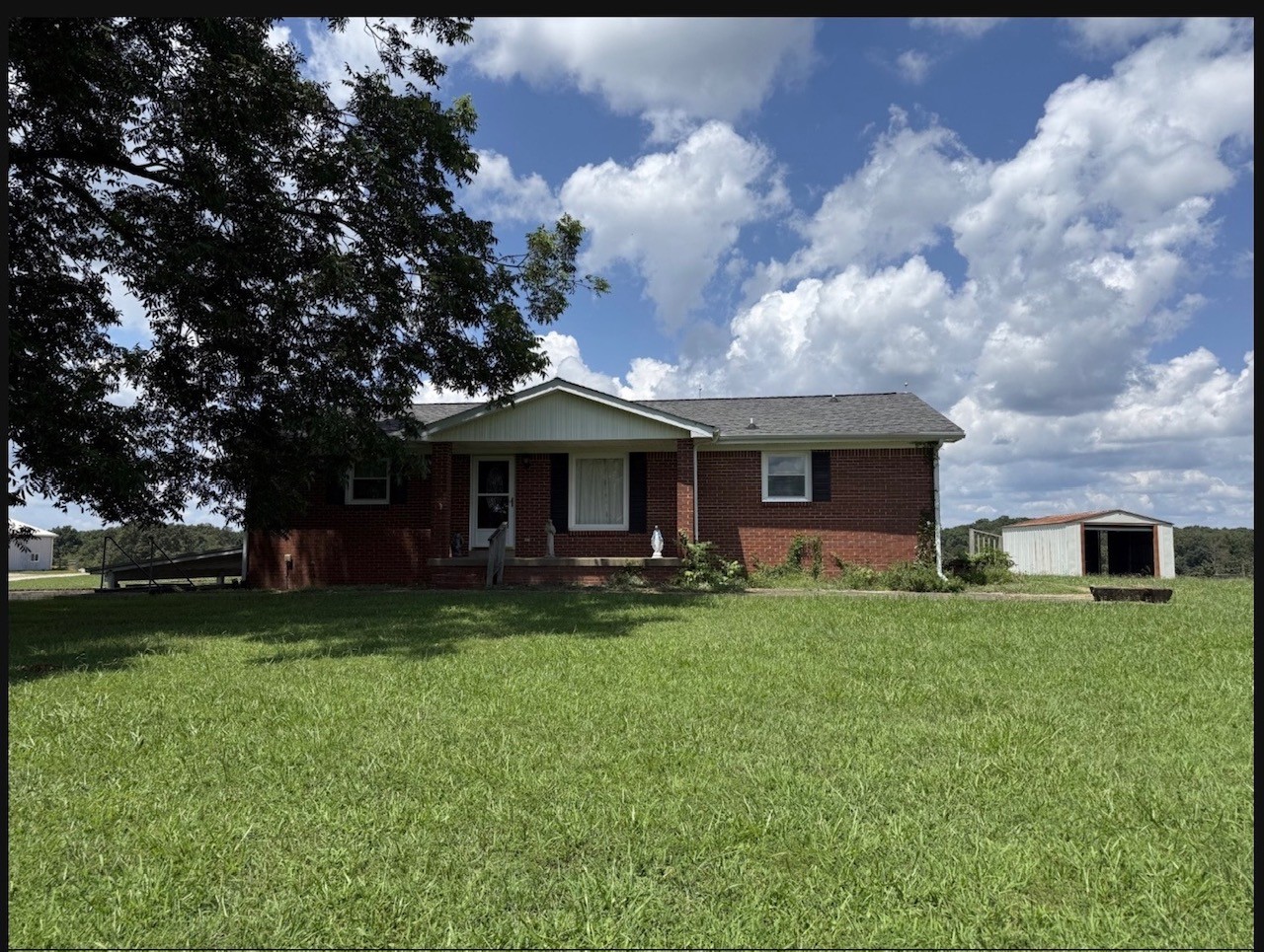 Homes for sale in Mc Ewen, TN | 637 Sheehy Rd, Mc Ewen, TN 37101 | MLS# 3281001