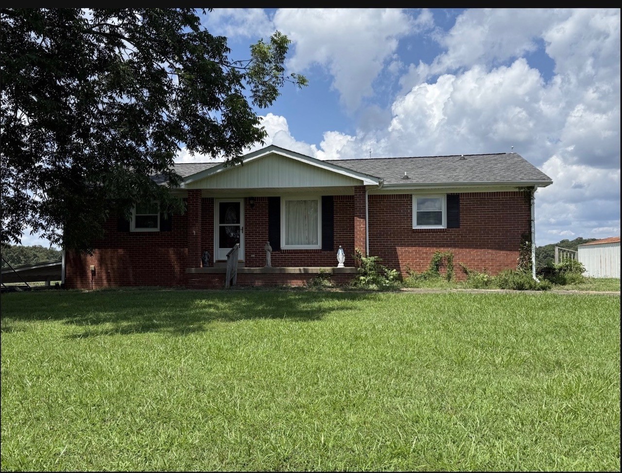 Homes for sale in Mc Ewen, TN | 637 Sheehy Rd, Mc Ewen, TN 37101 | MLS# 3281001