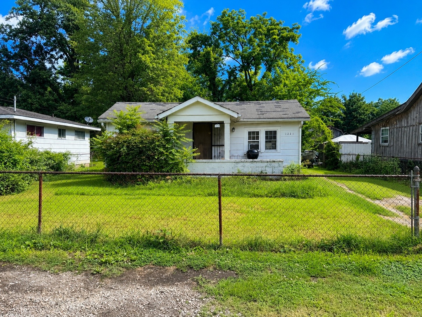Homes for sale in Chattanooga, TN | 1221 E 35th Street Pl, Chattanooga, TN 37407 | MLS# 3282473