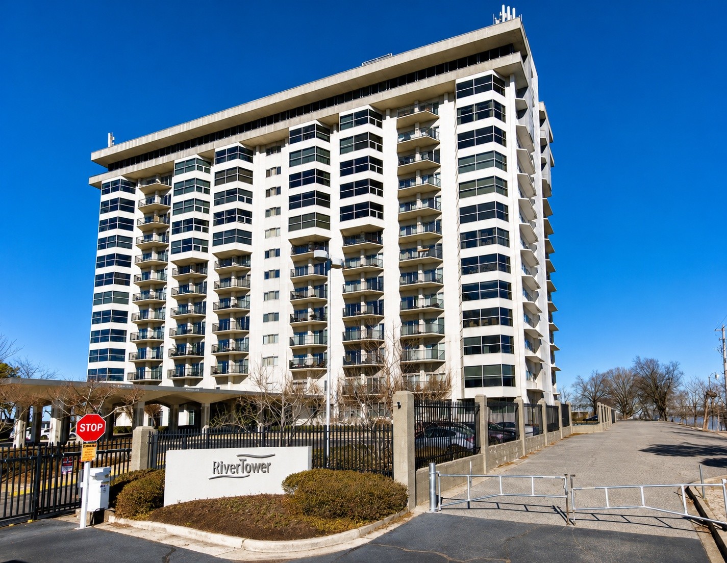 Homes for sale in Memphis, TN | 655 S Riverside Dr #204, Memphis, TN 38103 | MLS# 3288588