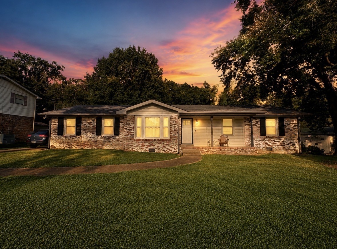 2nd image of 107 Gayle Dr, Old Hickory, TN 37138 | MLS# 3319064