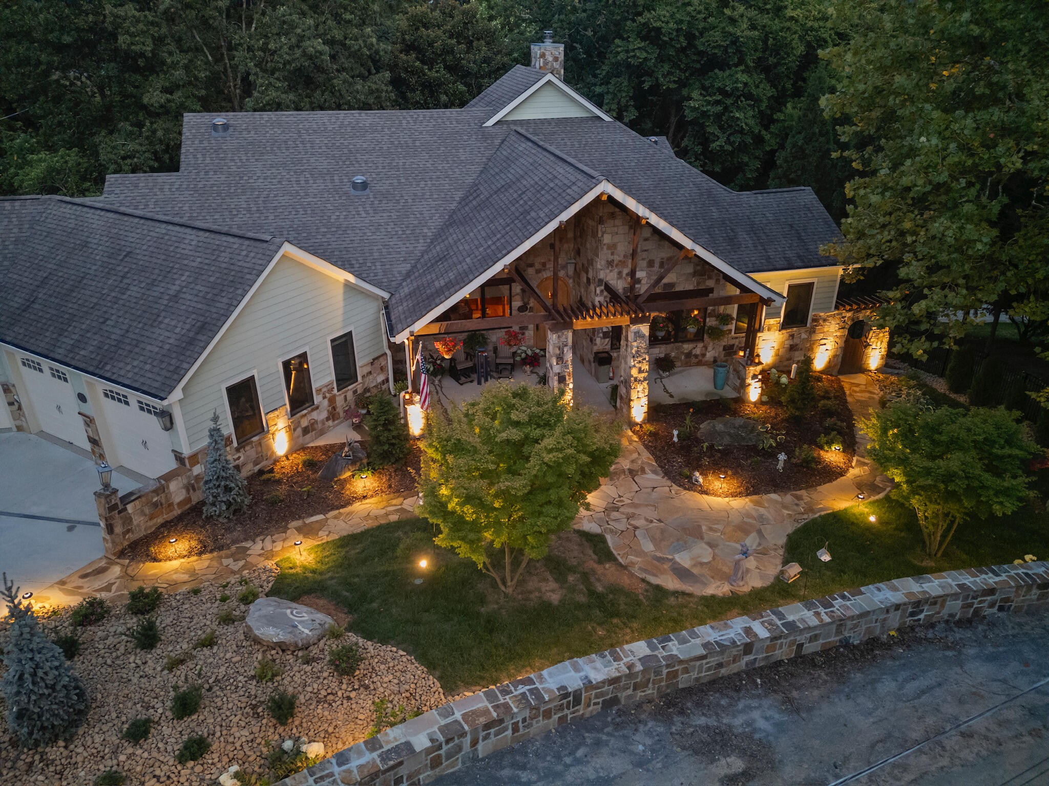1st image of 125 Fleetwood Dr, Lookout Mountain, TN 37350 | MLS# 3288381