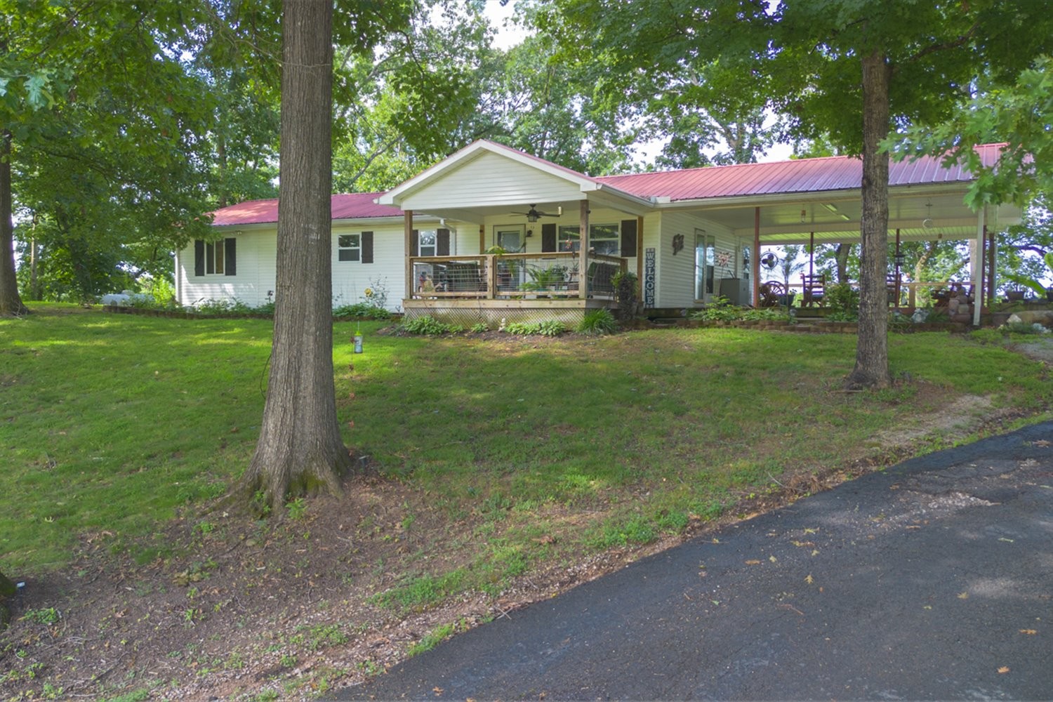 1st image of 166 Beechview Dr, Clifton, TN 38425 | MLS# 3301992