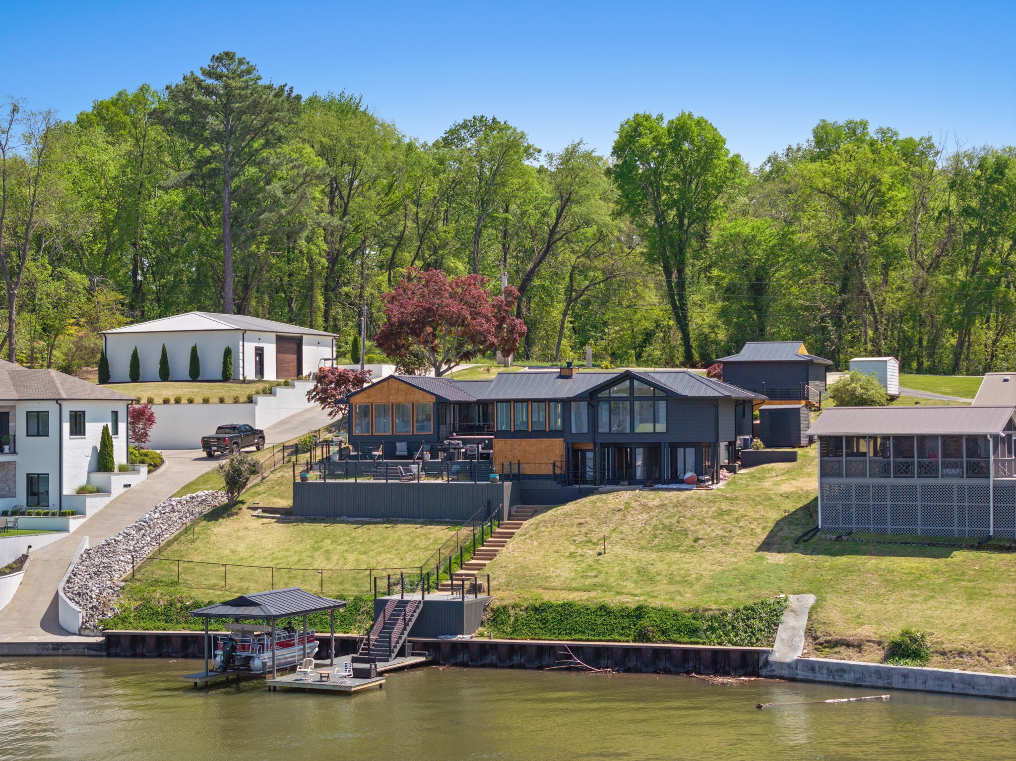 Homes for sale in Muscle Shoals, AL | 105 Lakeview Dr, Muscle Shoals, AL 35661 | MLS# 3297849