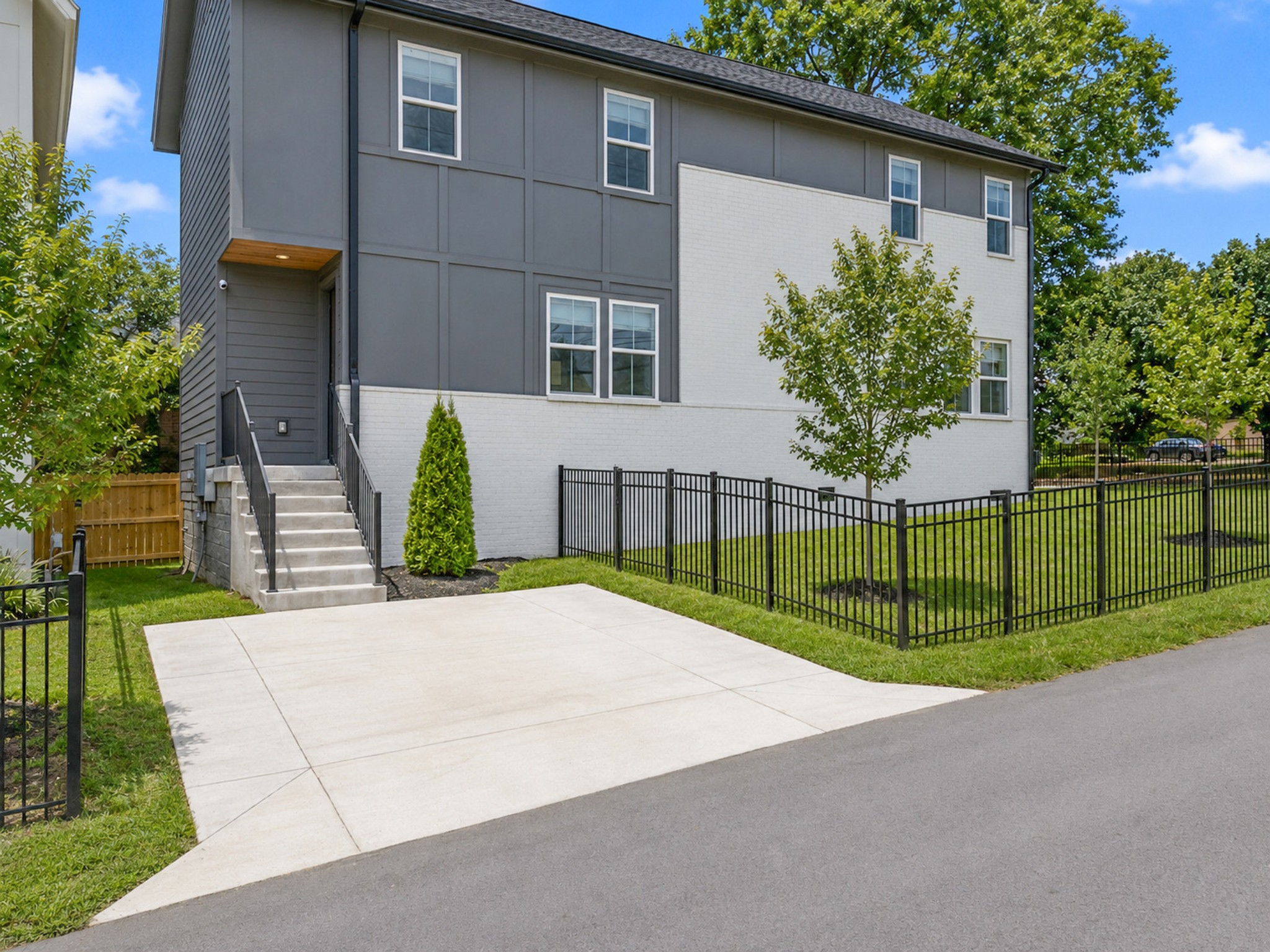2nd image of 323 Whitsett Rd, Nashville, TN 37210 | MLS# 3312407