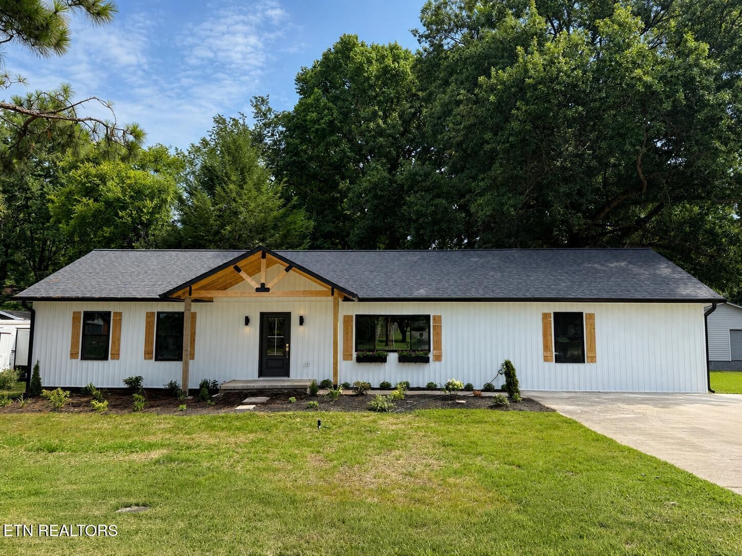 2nd image of 412 Sherwood Dr, Maryville, TN 37801 | MLS# 3317253
