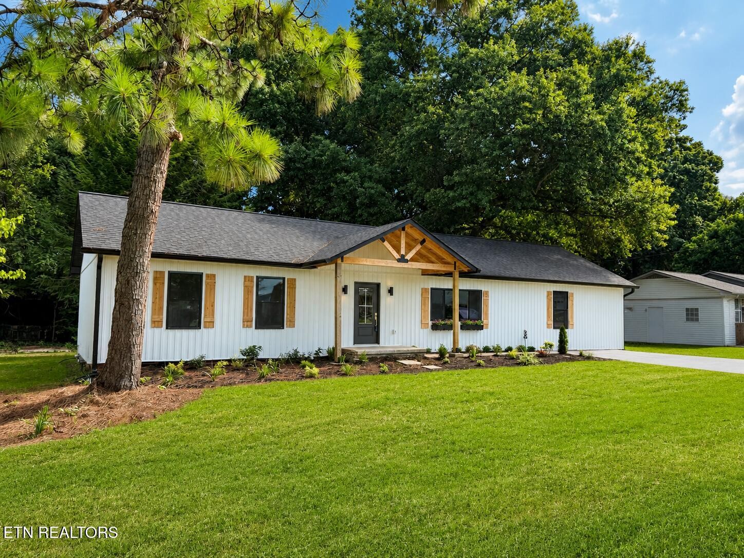 1st image of 412 Sherwood Dr, Maryville, TN 37801 | MLS# 3317253