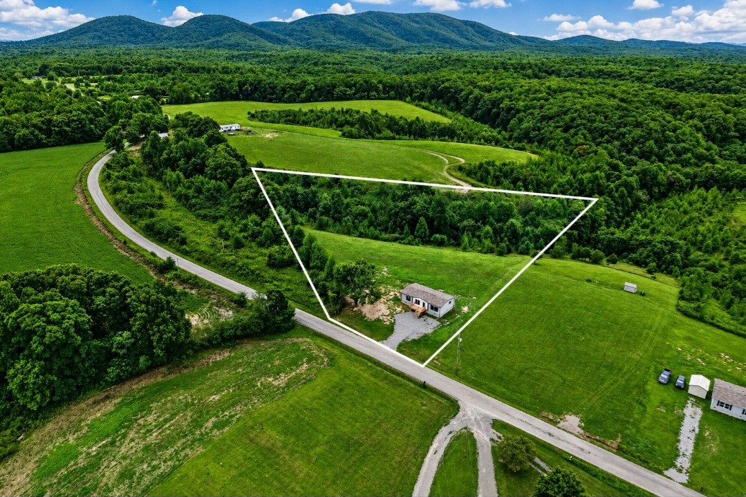 Homes for sale in Liberty, TN | 3021 Pea Ridge Rd, Liberty, TN 37095 | MLS# 3306338