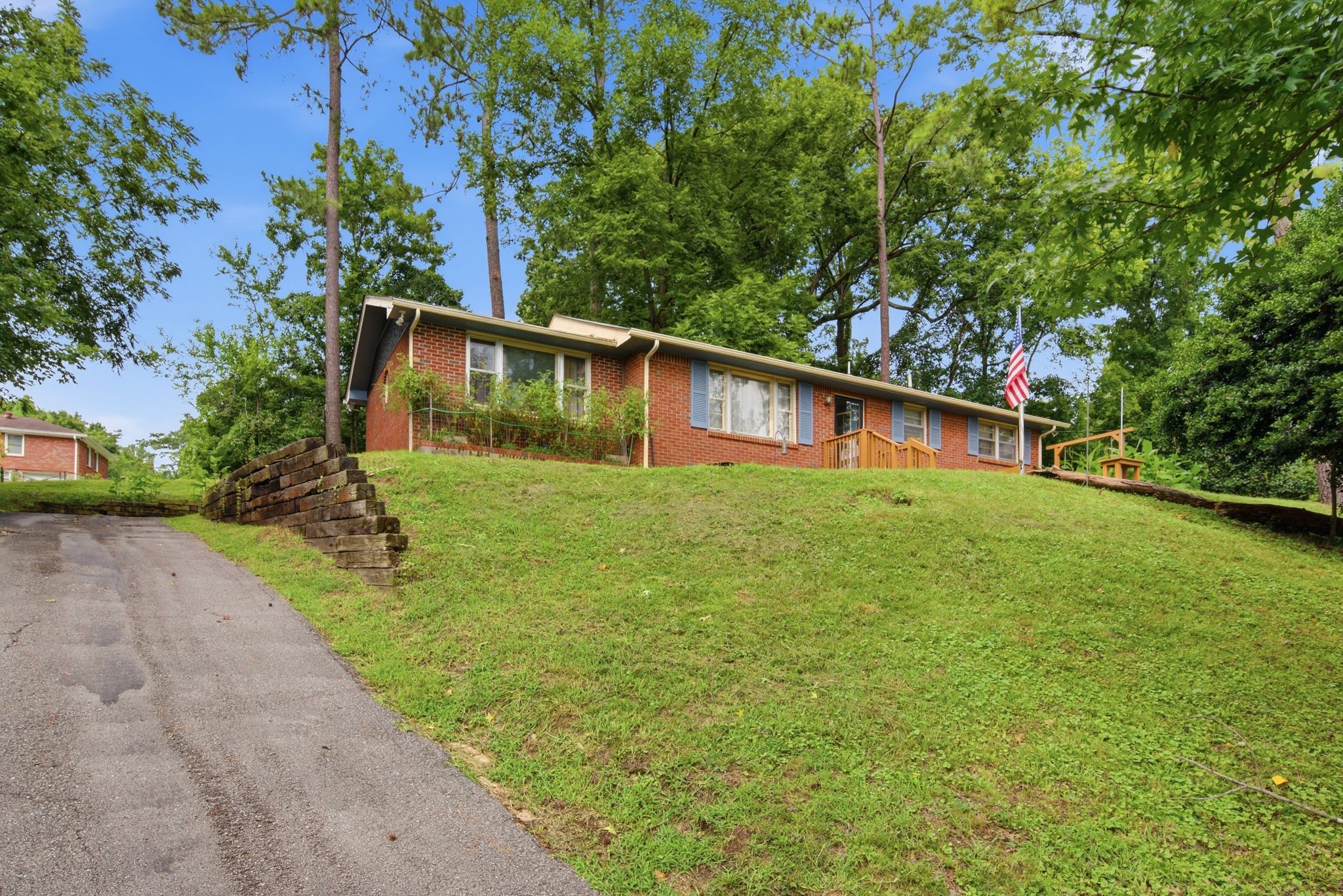 2nd image of 701 Eastland Ct, Nashville, TN 37206 | MLS# 3306670