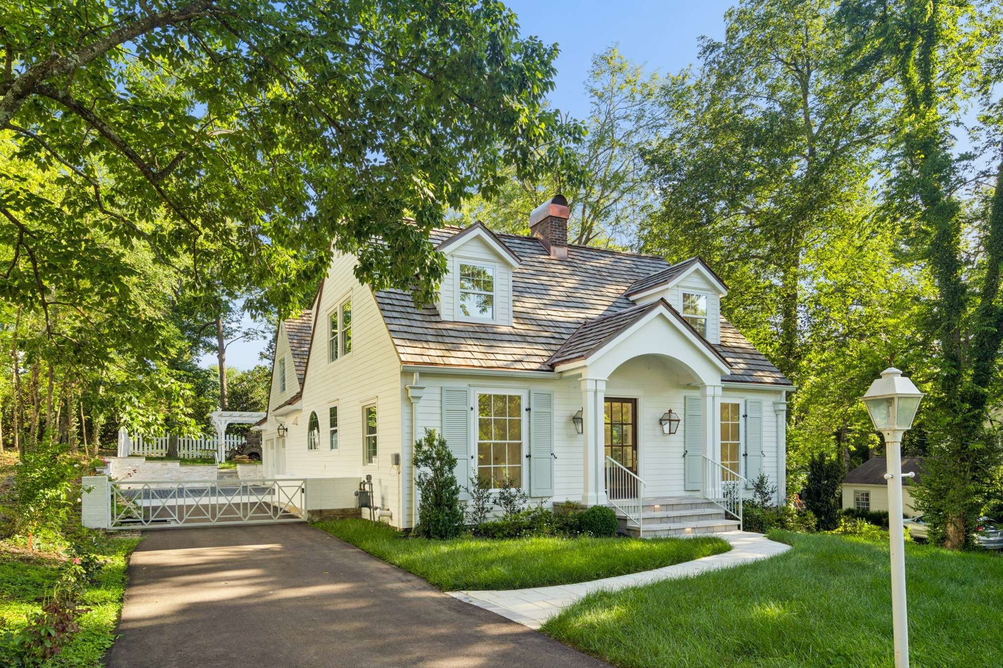 1st image of 4401 Iroquois Ave, Nashville, TN 37205 | MLS# 3431182