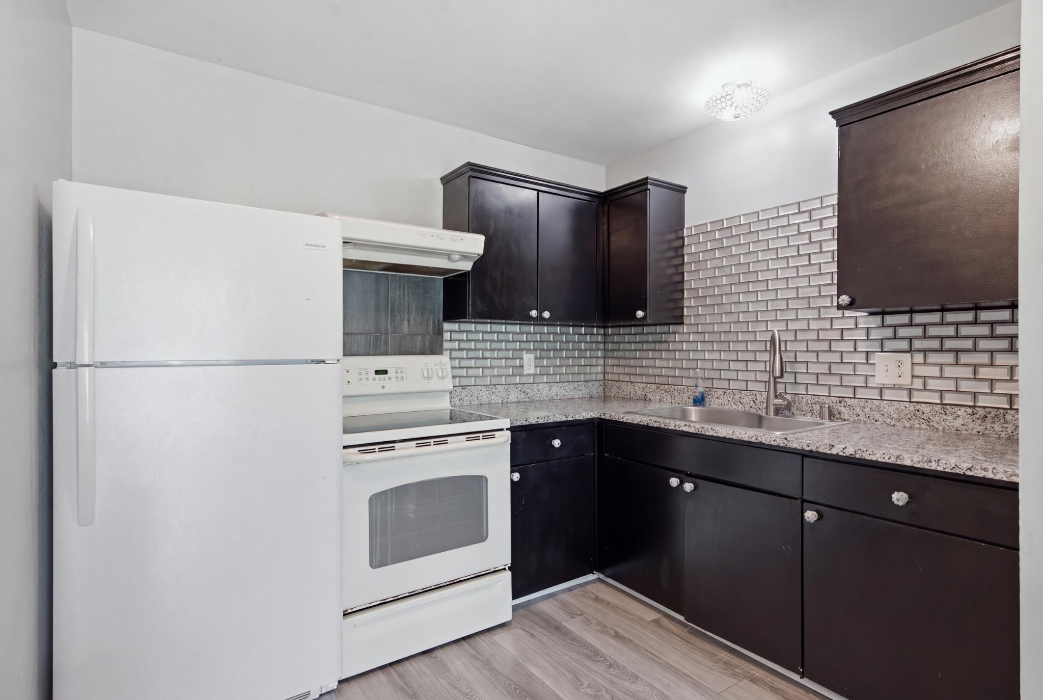 2nd image of 613 Hillsboro Rd #C16, Franklin, TN 37064 | MLS# 3516218