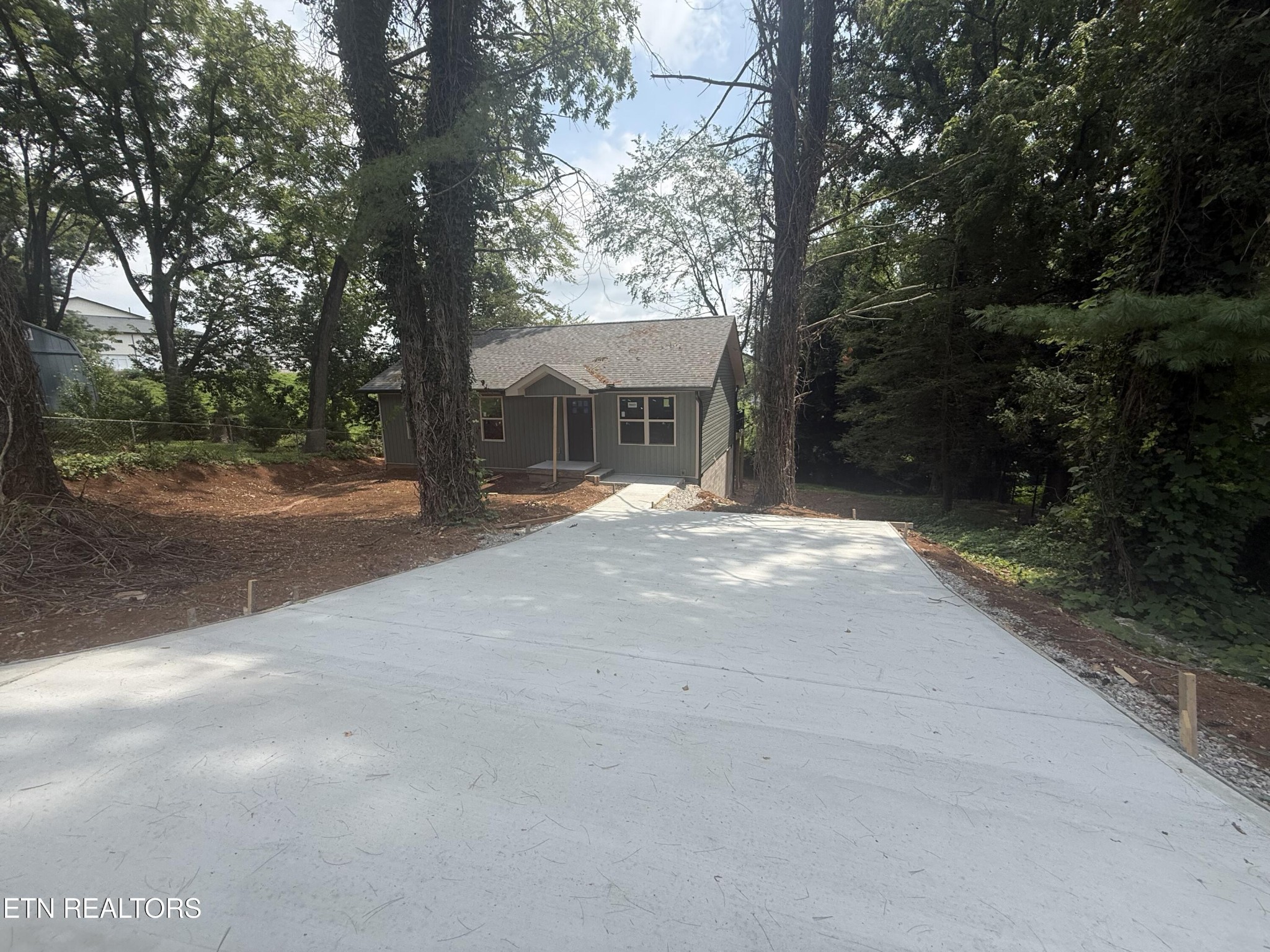 1st image of 119 E Wadsworth Circle, Oak Ridge, TN 37830 | MLS# 3499726