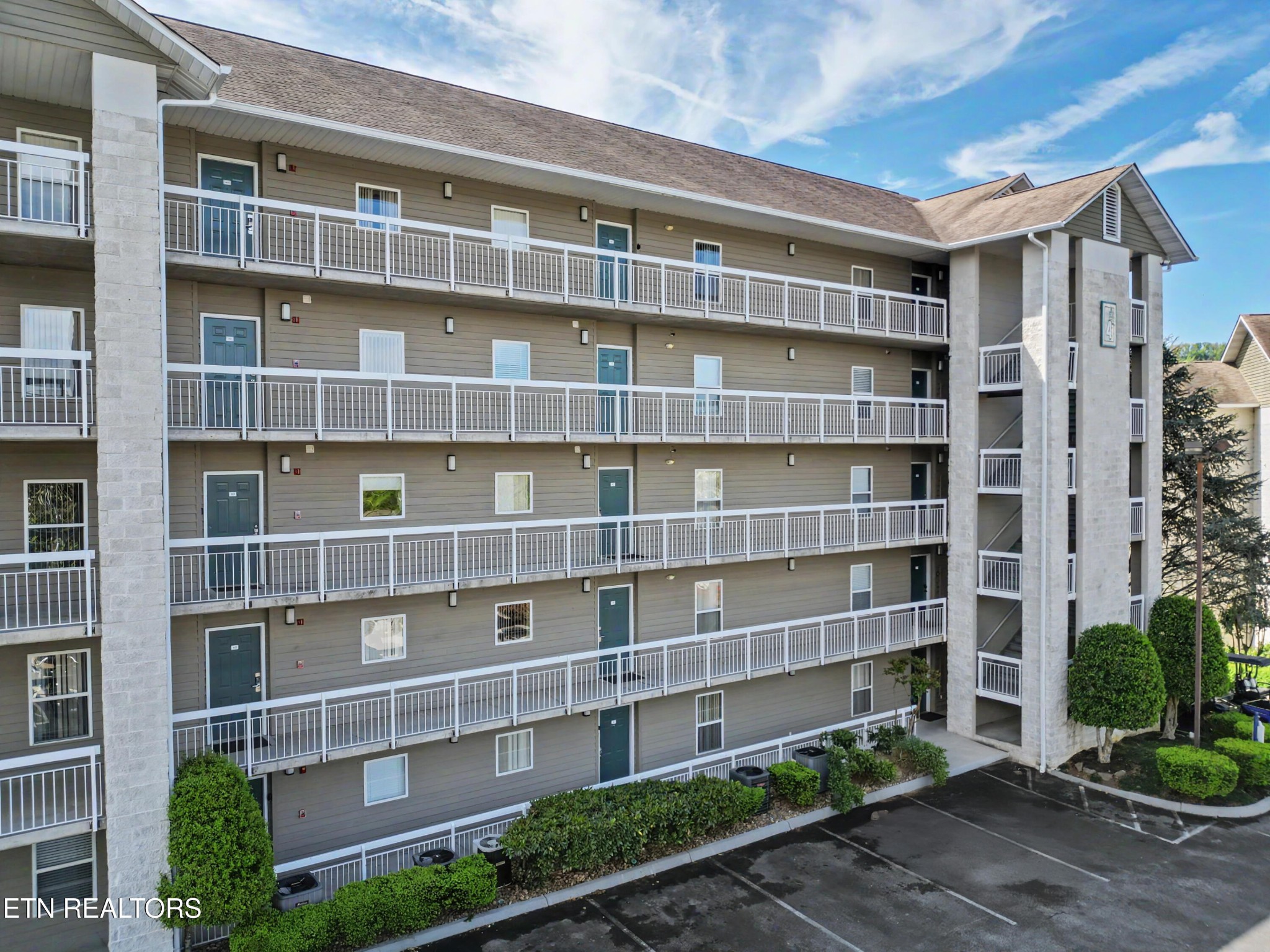 2nd image of 205 Ogle Dr #424, Pigeon Forge, TN 37863 | MLS# 3506582